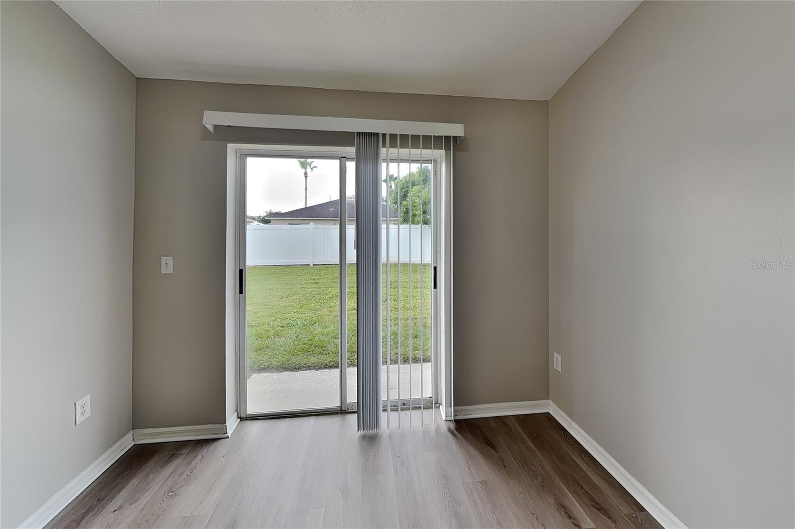 Home in BRANDON — photo 4