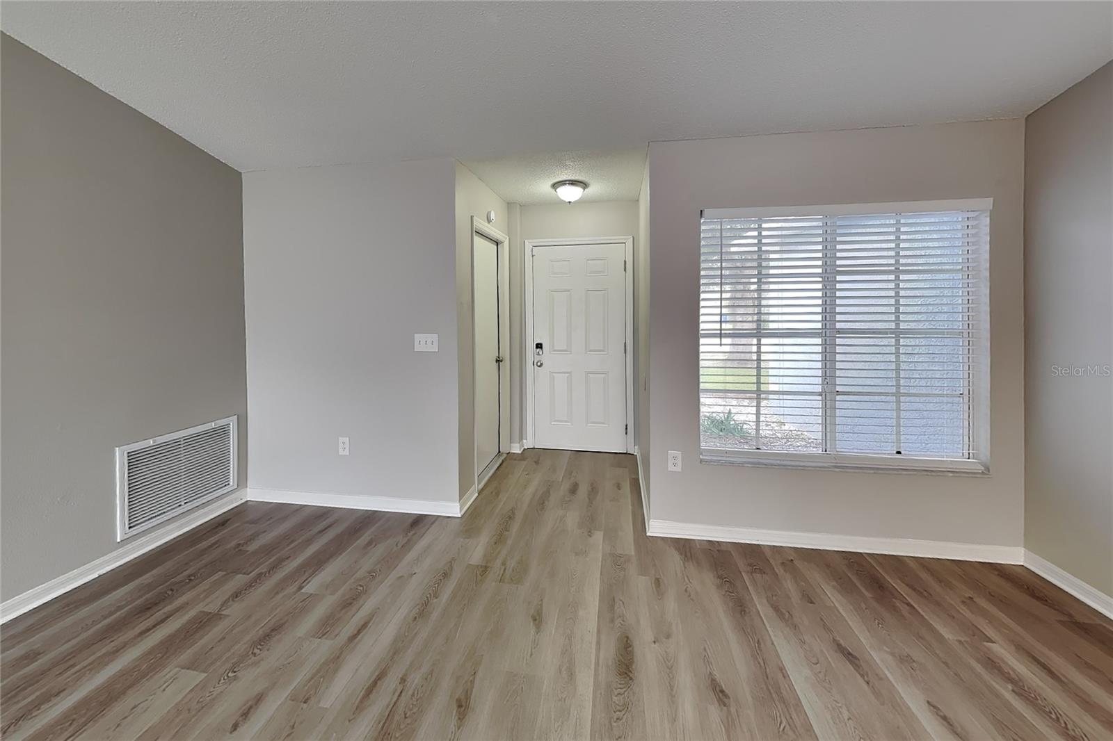 Home in BRANDON — photo 2