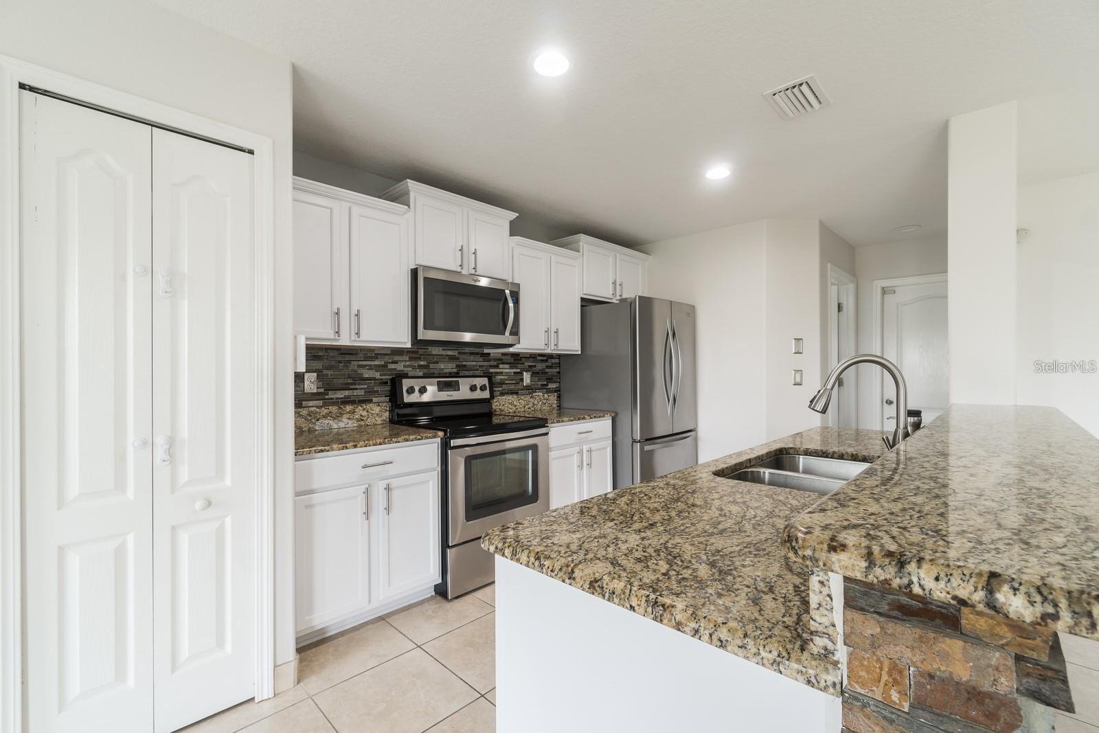 7704 MAROON PEAK DR — photo 8
