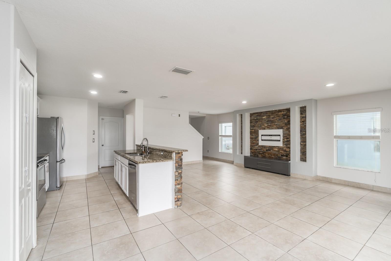 7704 MAROON PEAK DR — photo 5