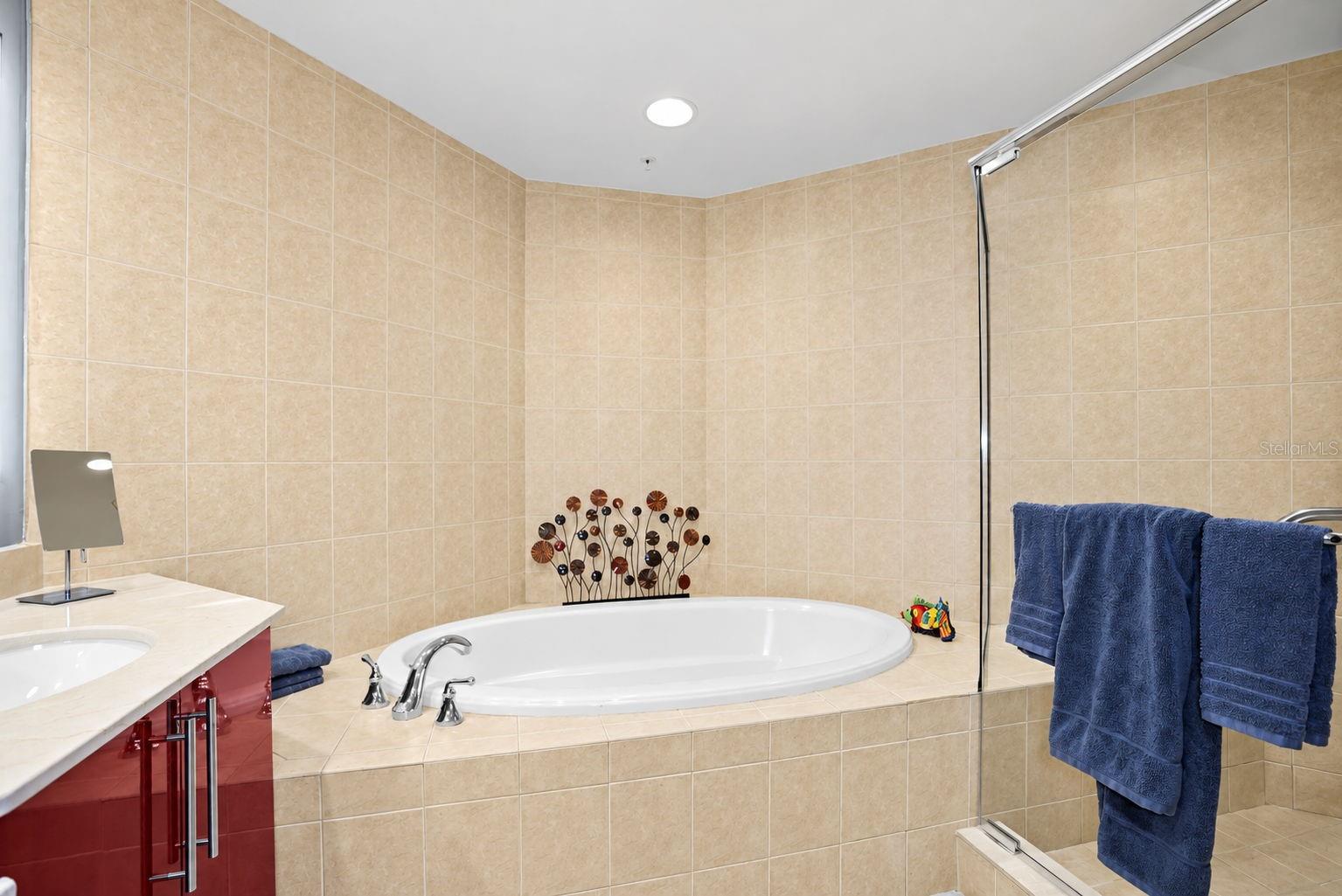 5823 BOWEN DANIEL DR #704 — photo 38