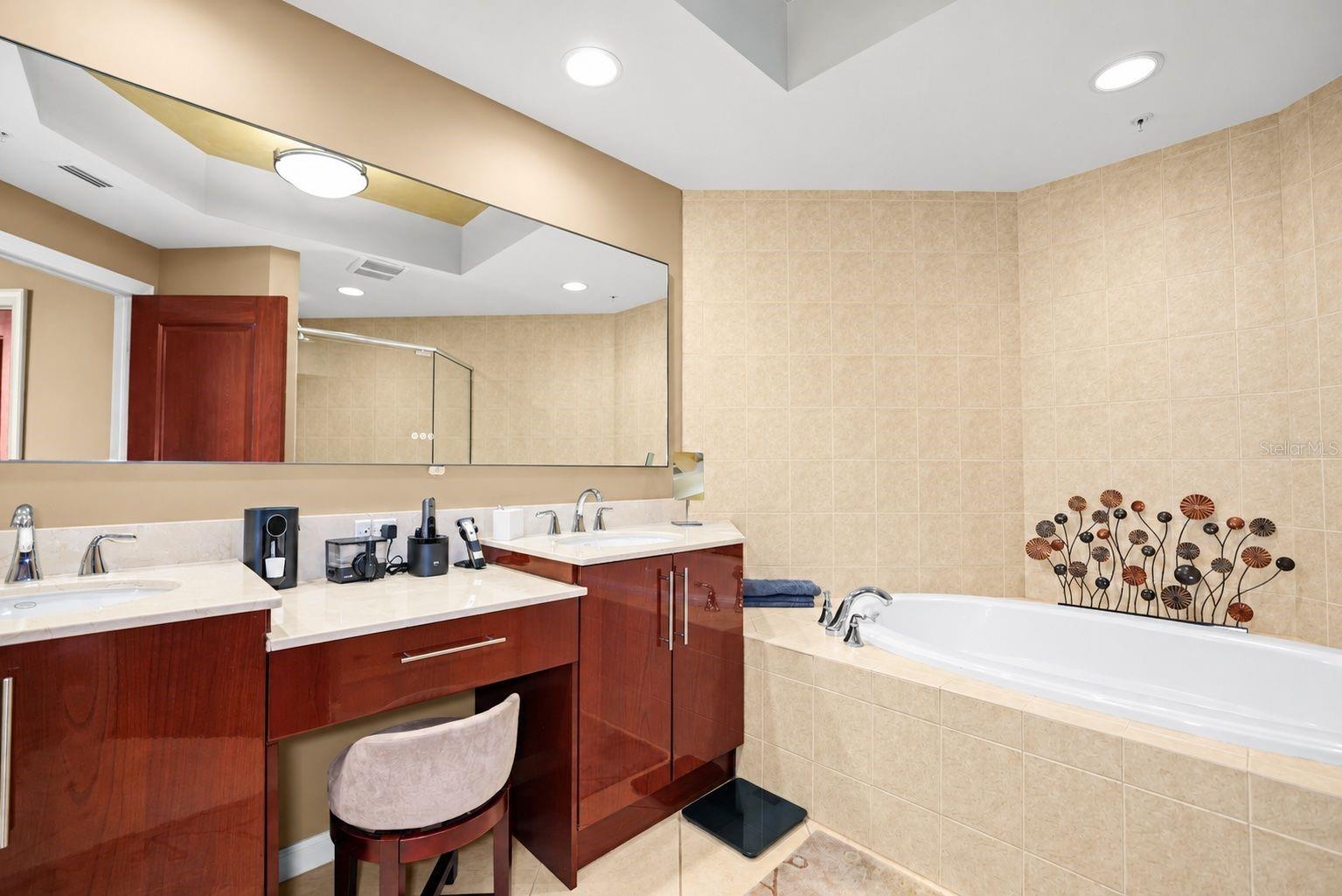 5823 BOWEN DANIEL DR #704 — photo 36
