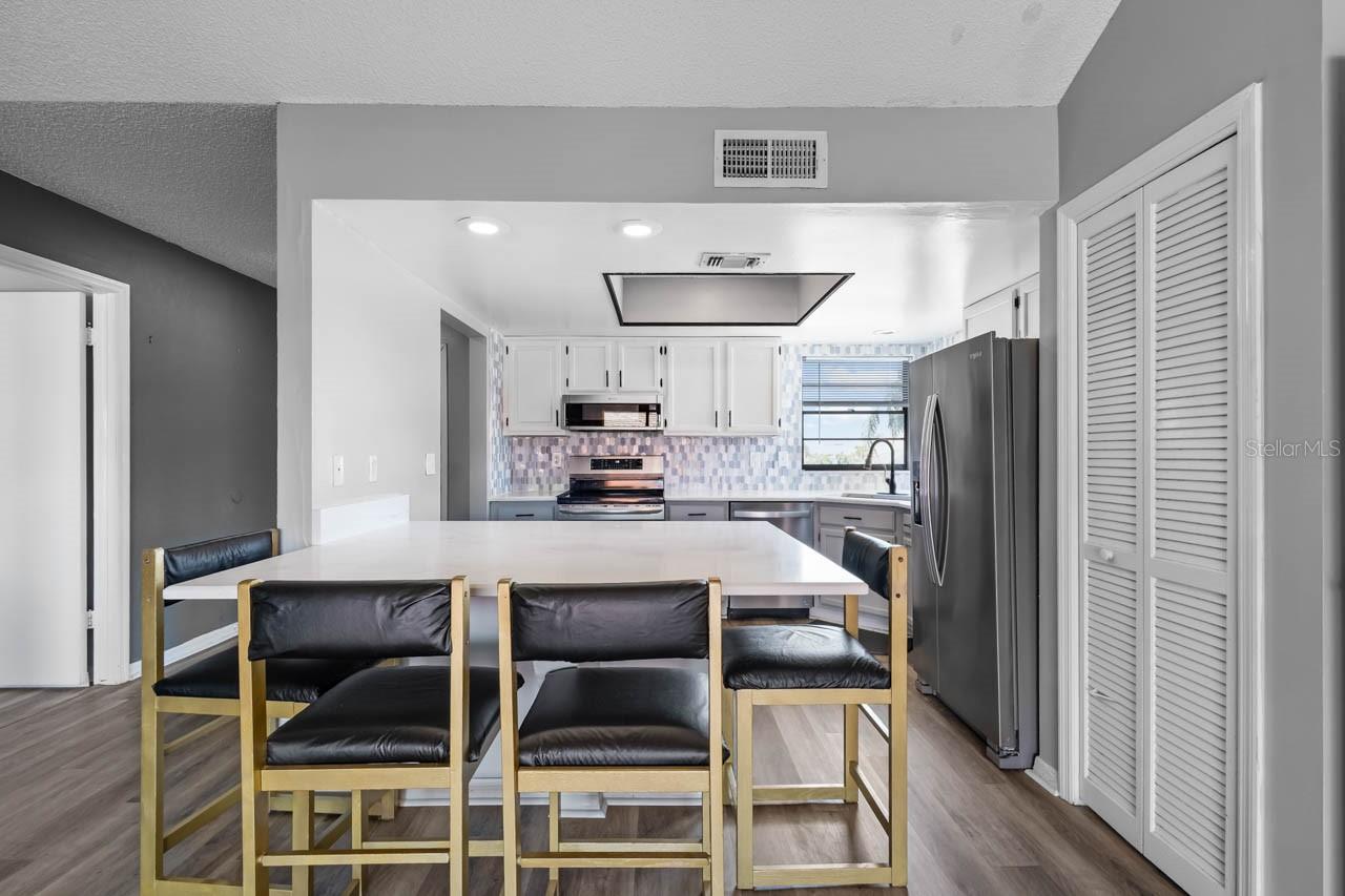 609 LIVELY DR #B — photo 8