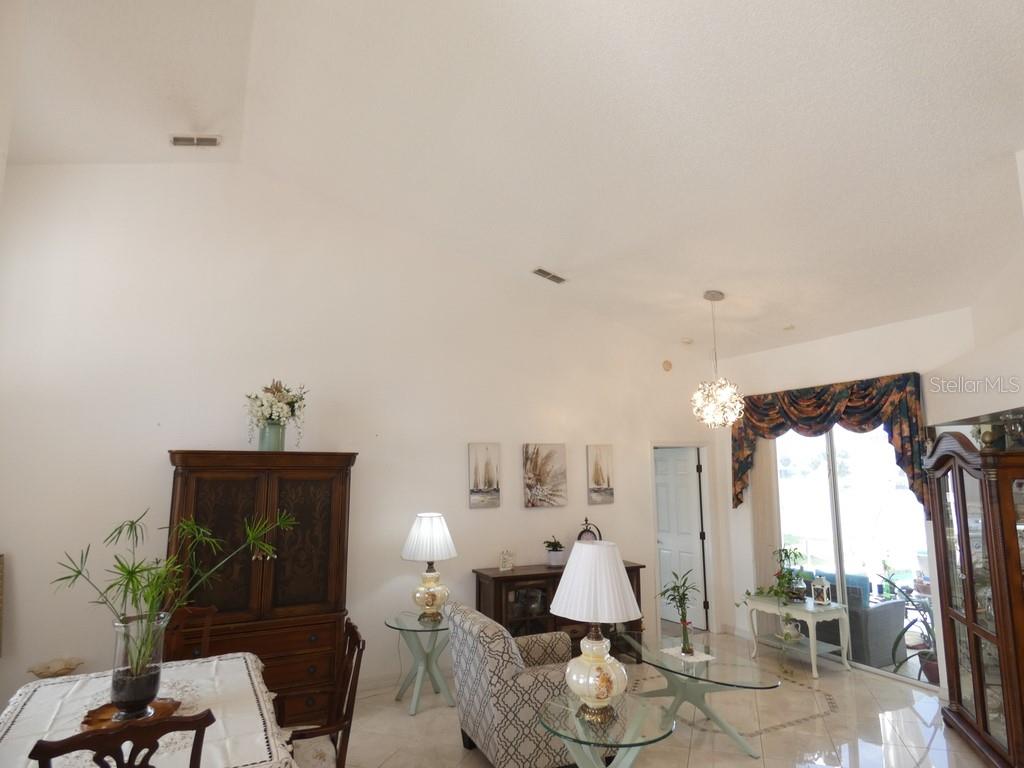 7655 VIENNA LN — photo 7
