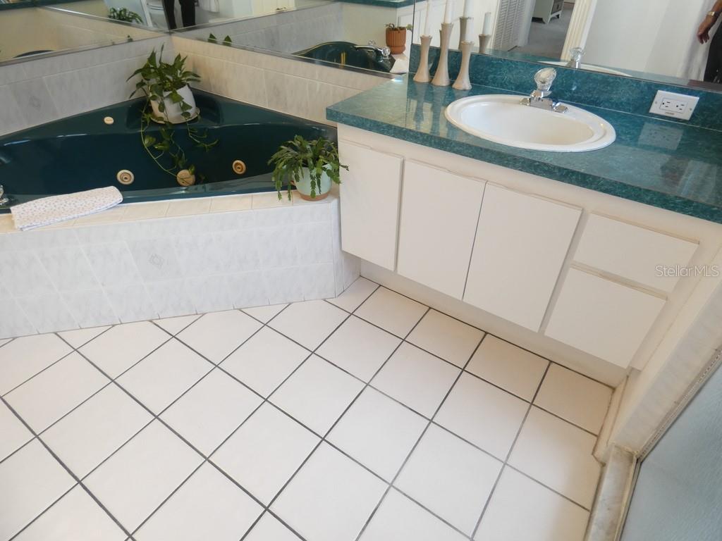 7655 VIENNA LN — photo 18