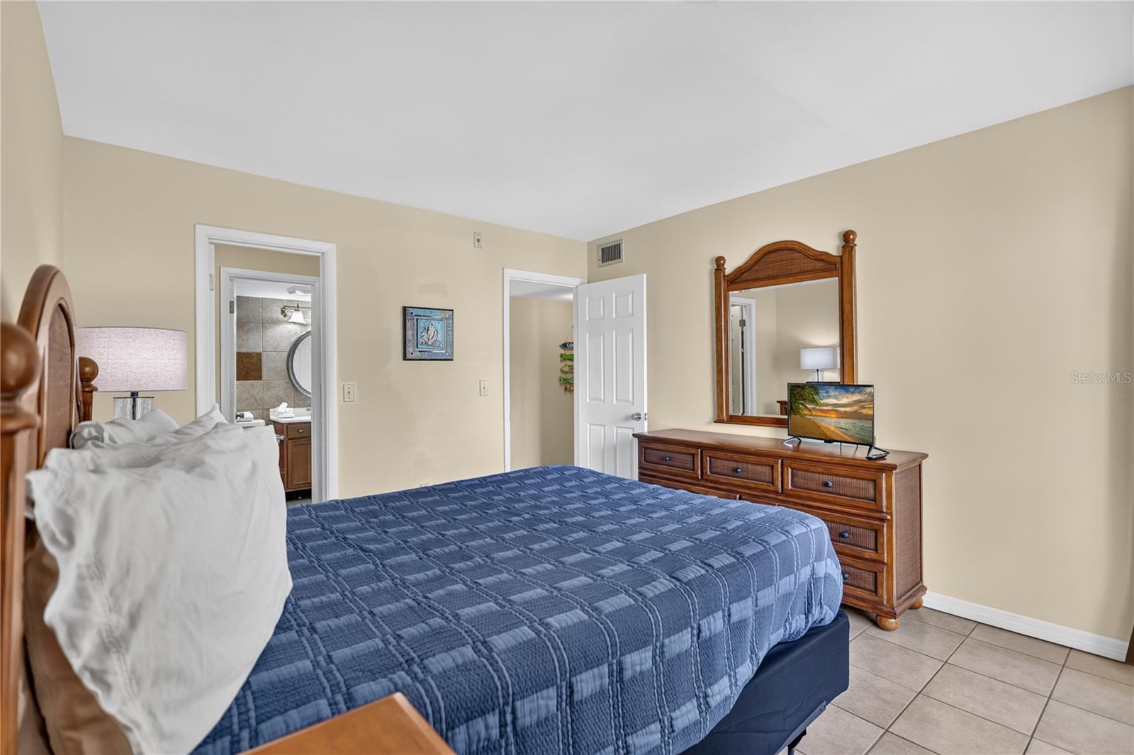 6157 MIDNIGHT PASS RD #E53 — photo 17