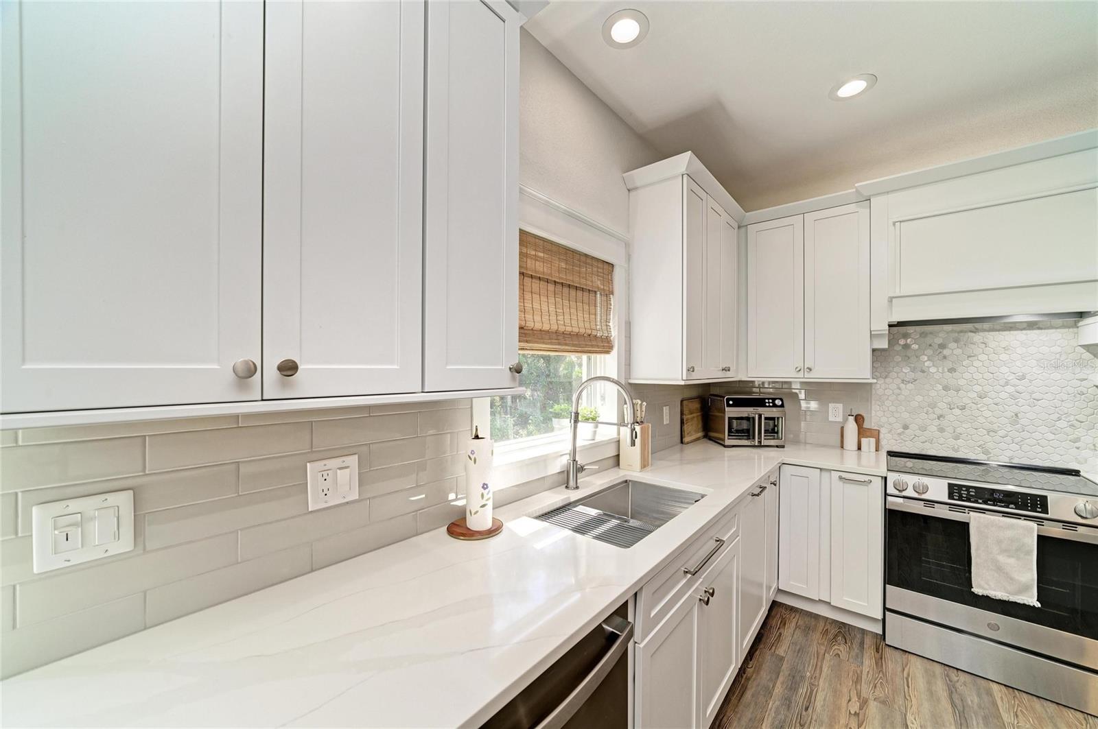 2359 CARAWAY DR — photo 18