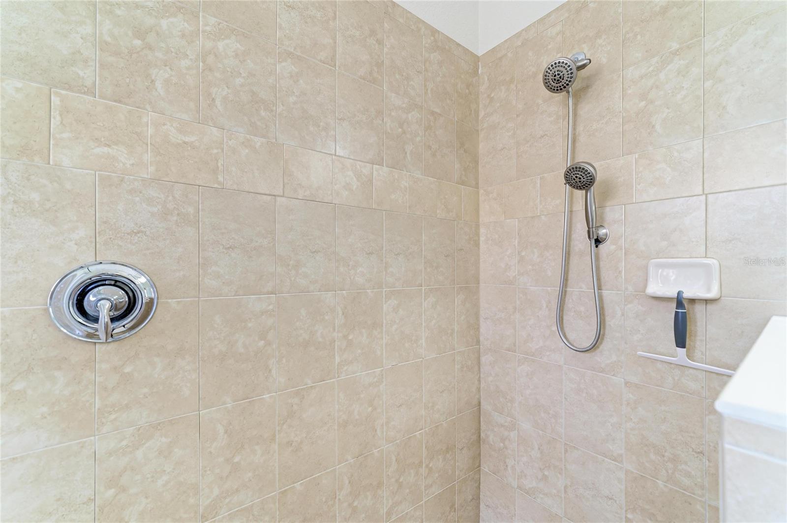 2359 CARAWAY DR — photo 34