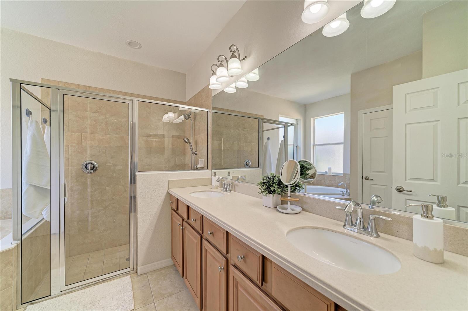 2359 CARAWAY DR — photo 32