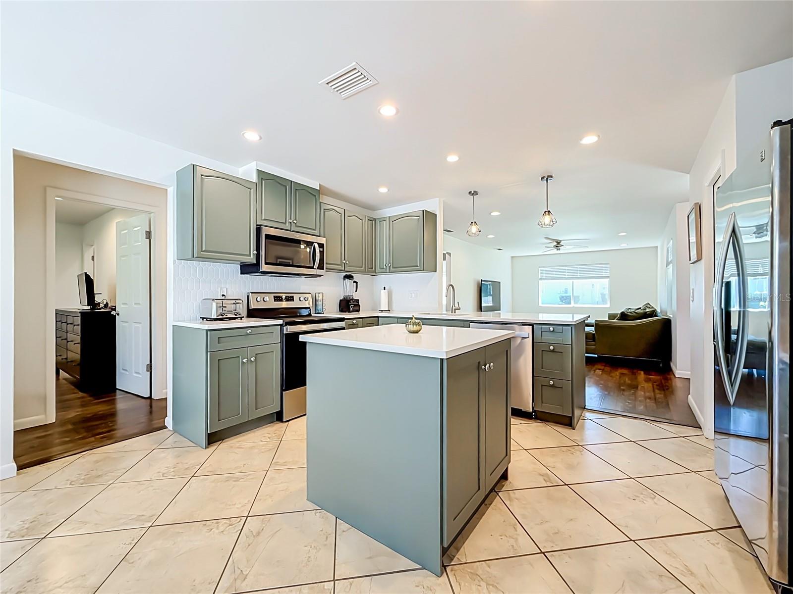 1852 SOURWOOD BLVD — photo 12