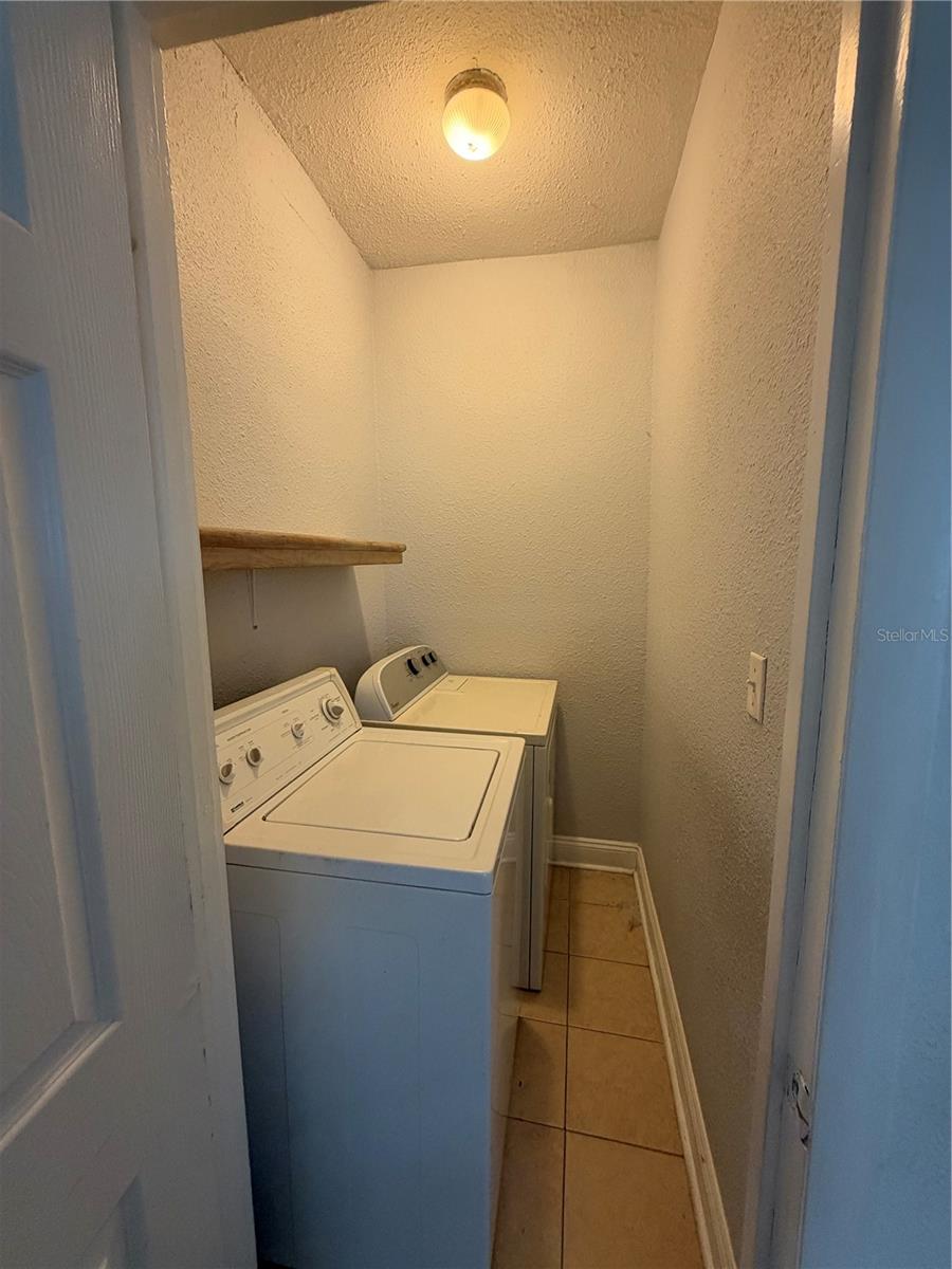 511 E HUGH ST — photo 12
