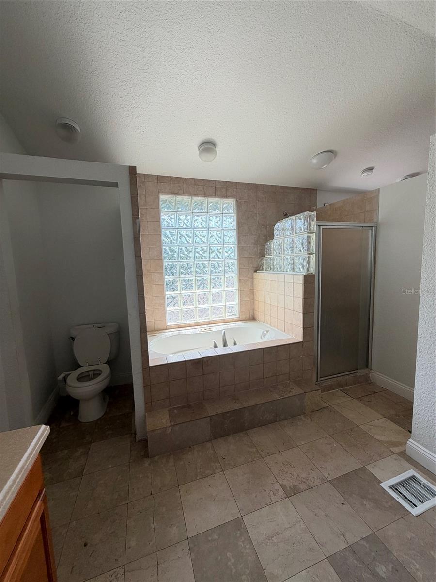 511 E HUGH ST — photo 10