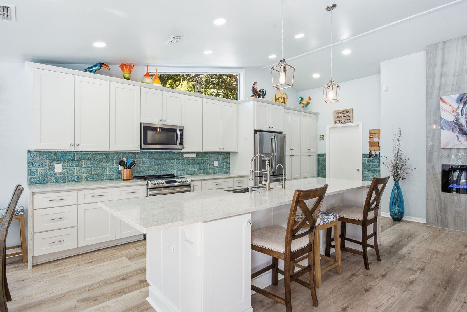 726 CRYSTAL DR — photo 14