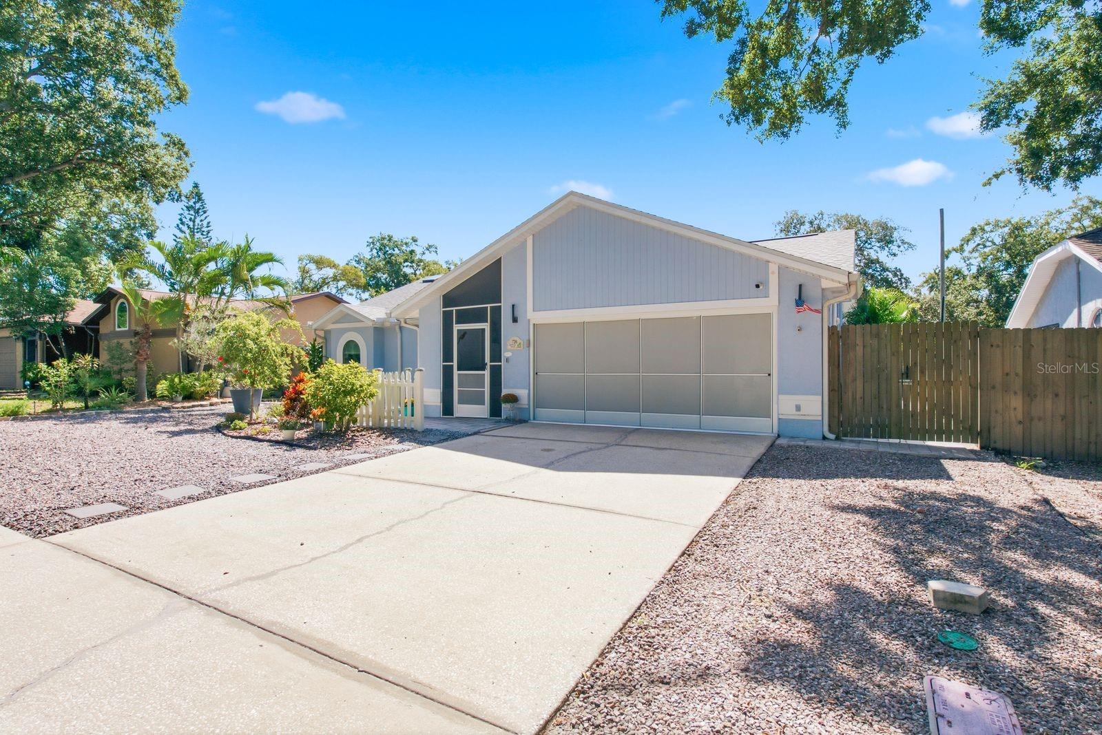726 CRYSTAL DR — photo 3