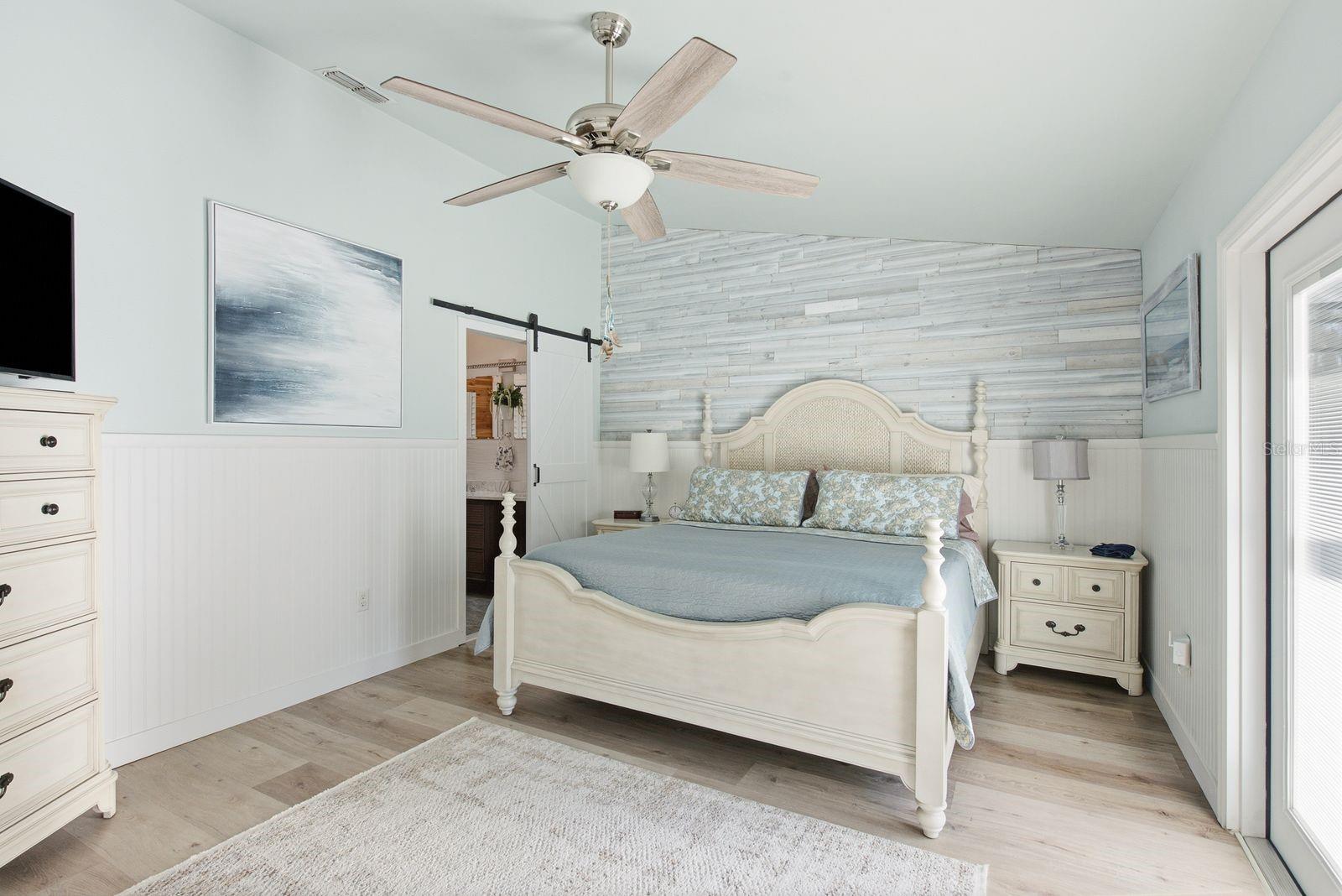 726 CRYSTAL DR — photo 22