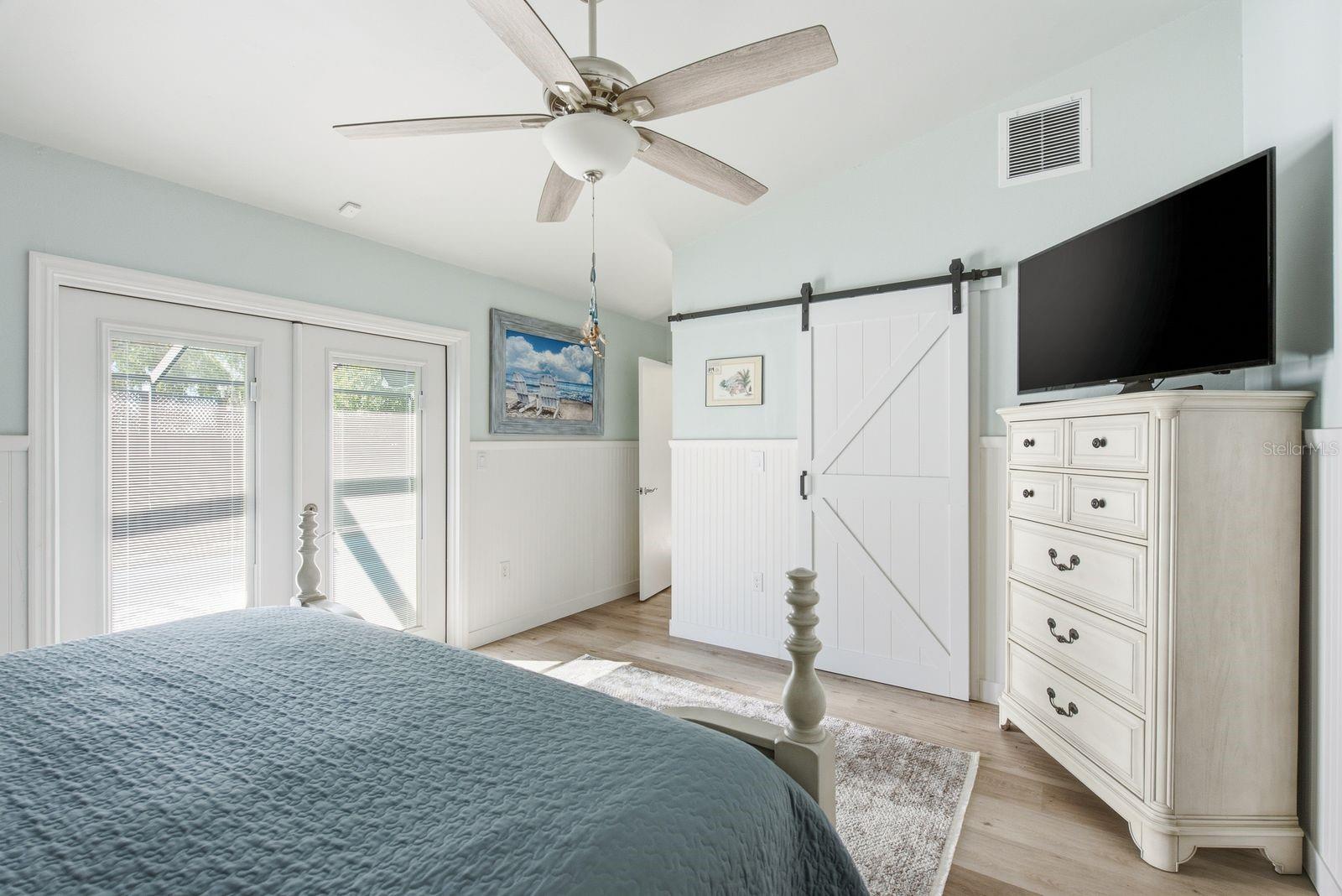 726 CRYSTAL DR — photo 24