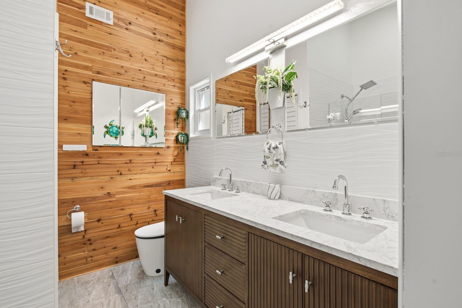 726 CRYSTAL DR — photo 25