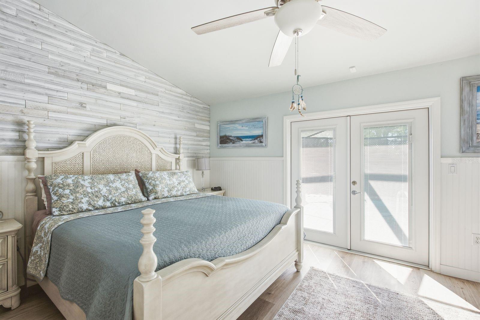 726 CRYSTAL DR — photo 23