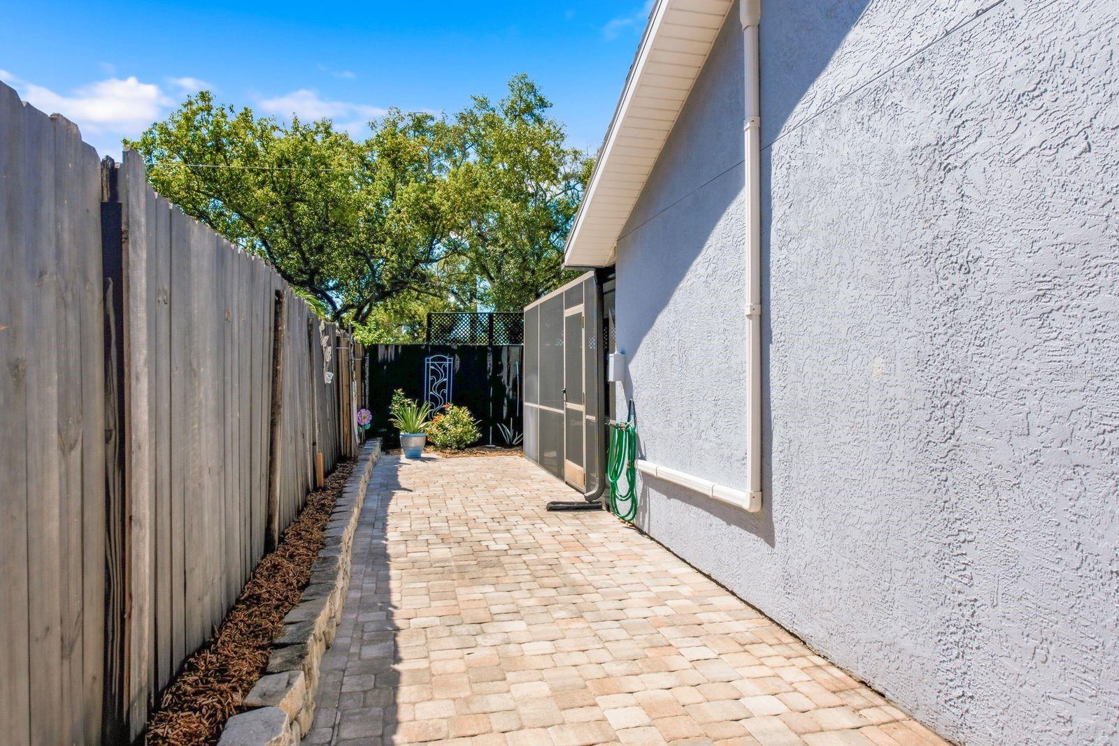 726 CRYSTAL DR — photo 43