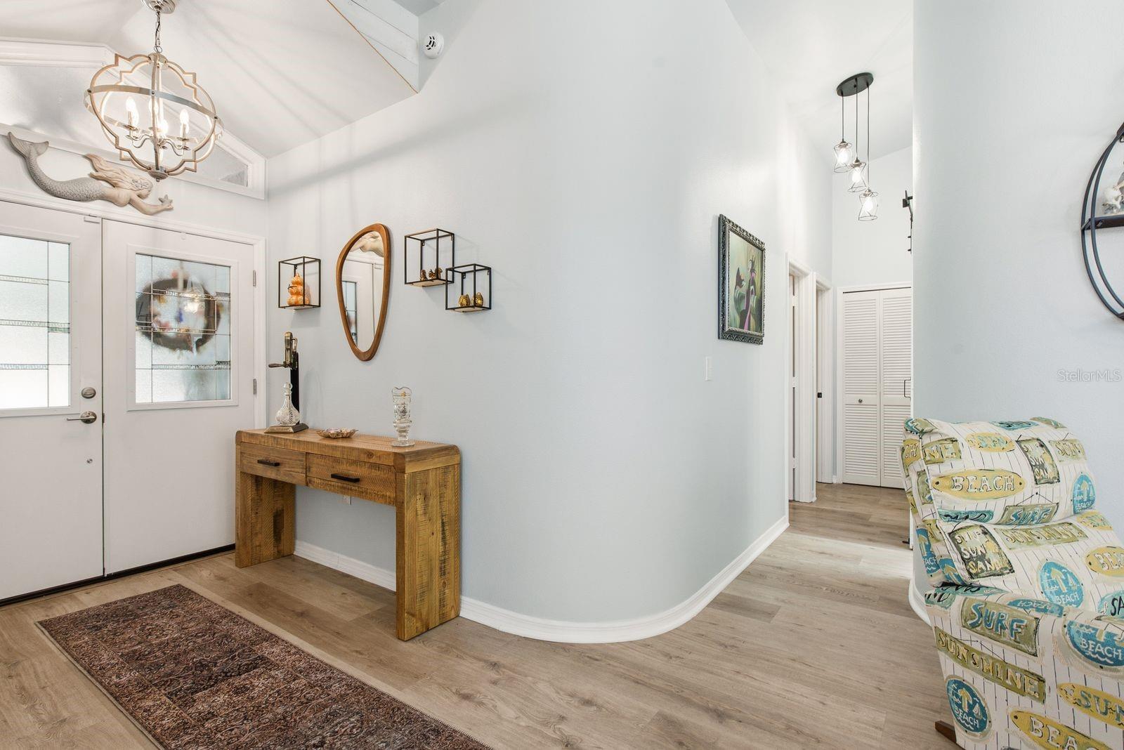 726 CRYSTAL DR — photo 8