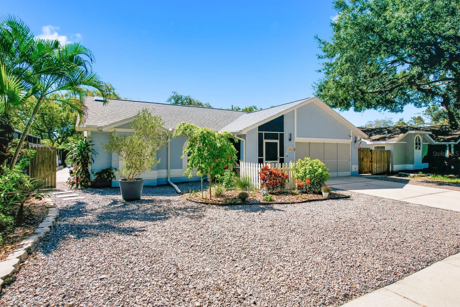 726 CRYSTAL DR — photo 4