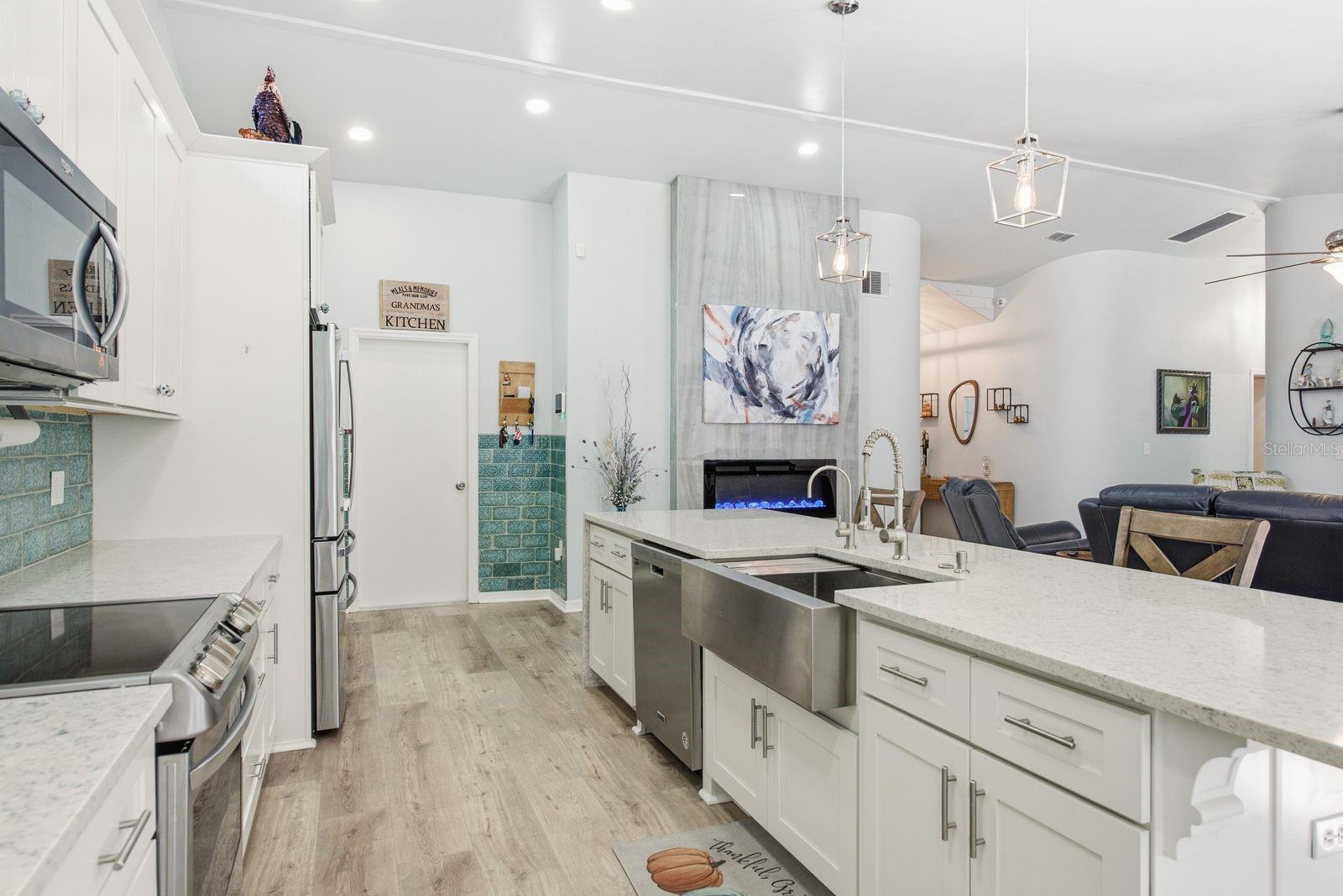 726 CRYSTAL DR — photo 15