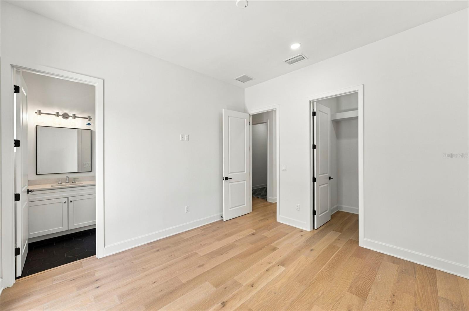460 GILMAN PL N — photo 33