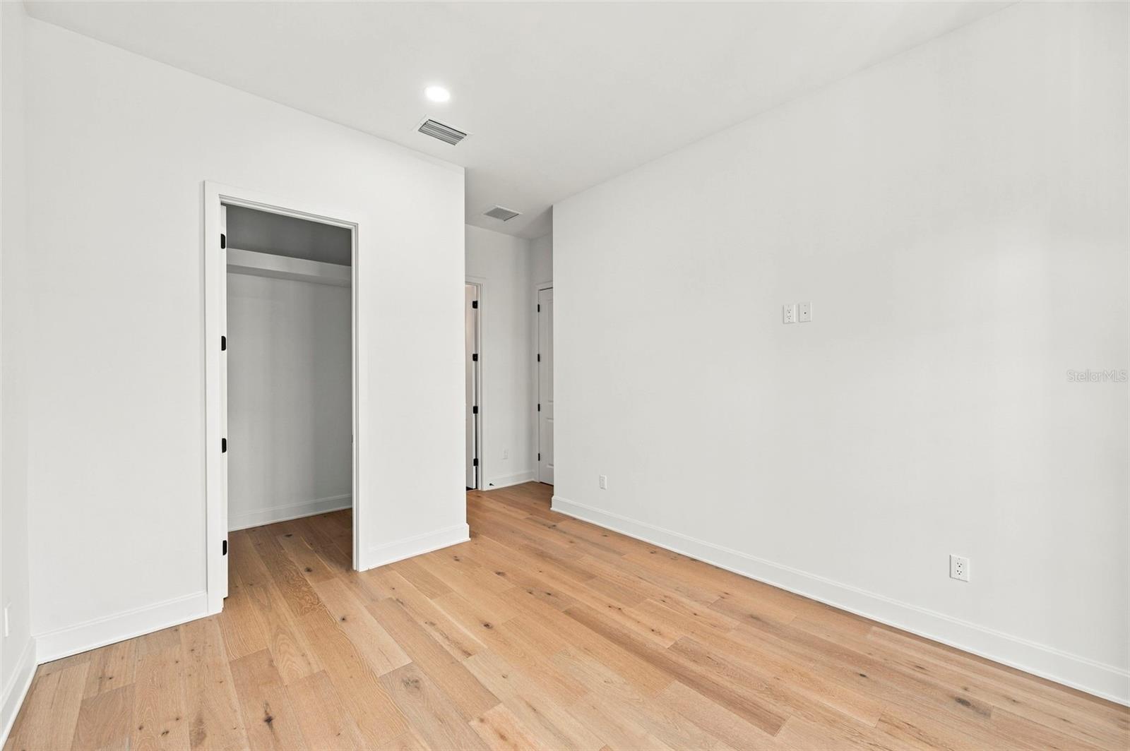 460 GILMAN PL N — photo 39