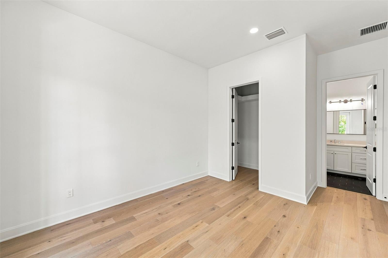 460 GILMAN PL N — photo 38