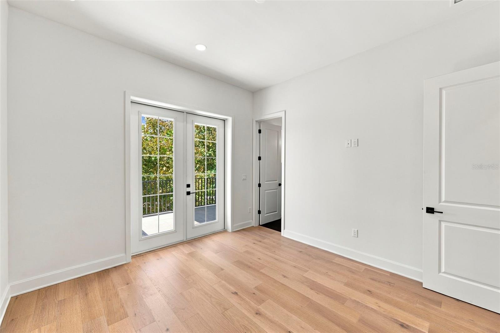 460 GILMAN PL N — photo 32