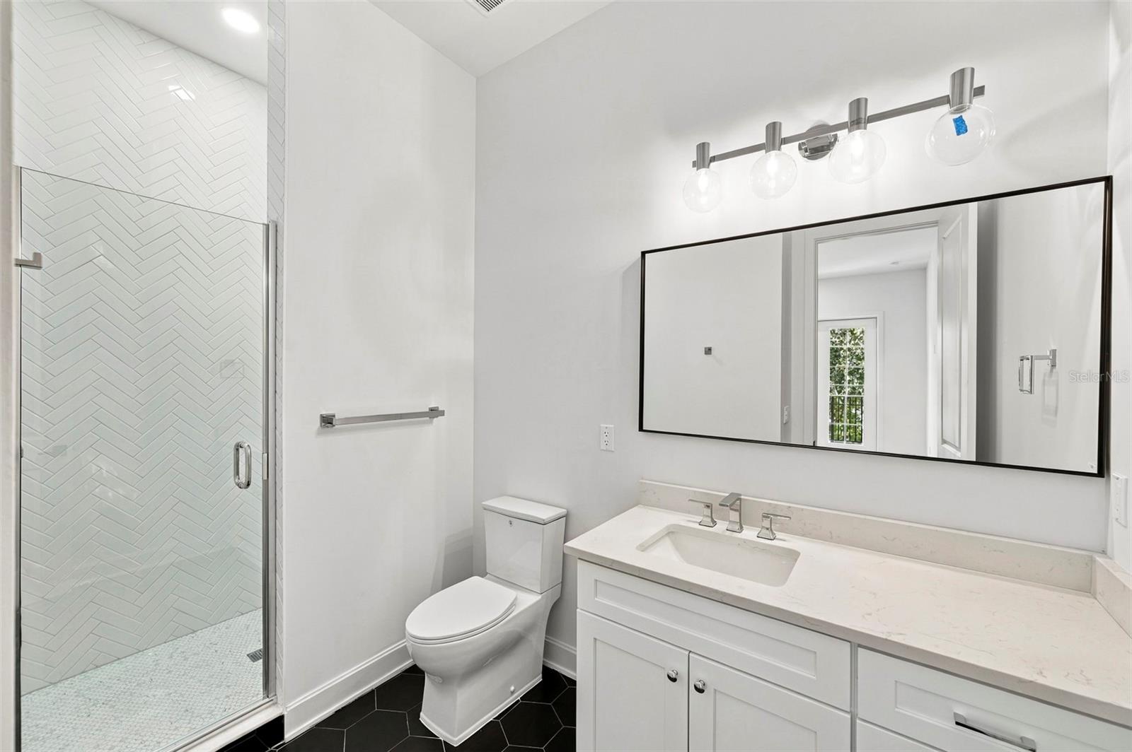 460 GILMAN PL N — photo 41