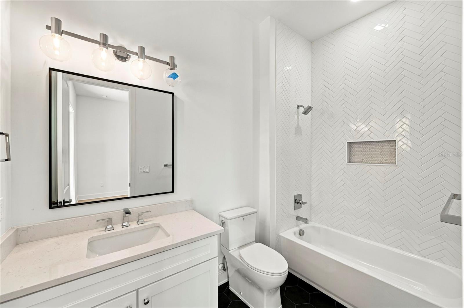 460 GILMAN PL N — photo 35