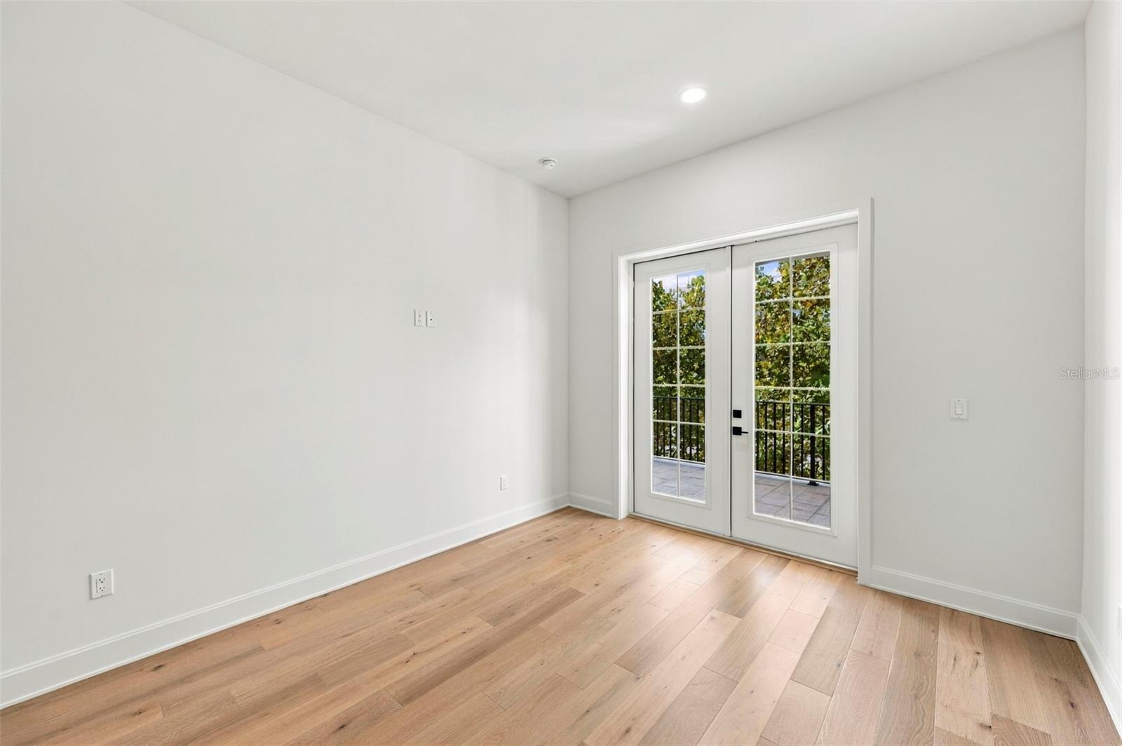 460 GILMAN PL N — photo 40