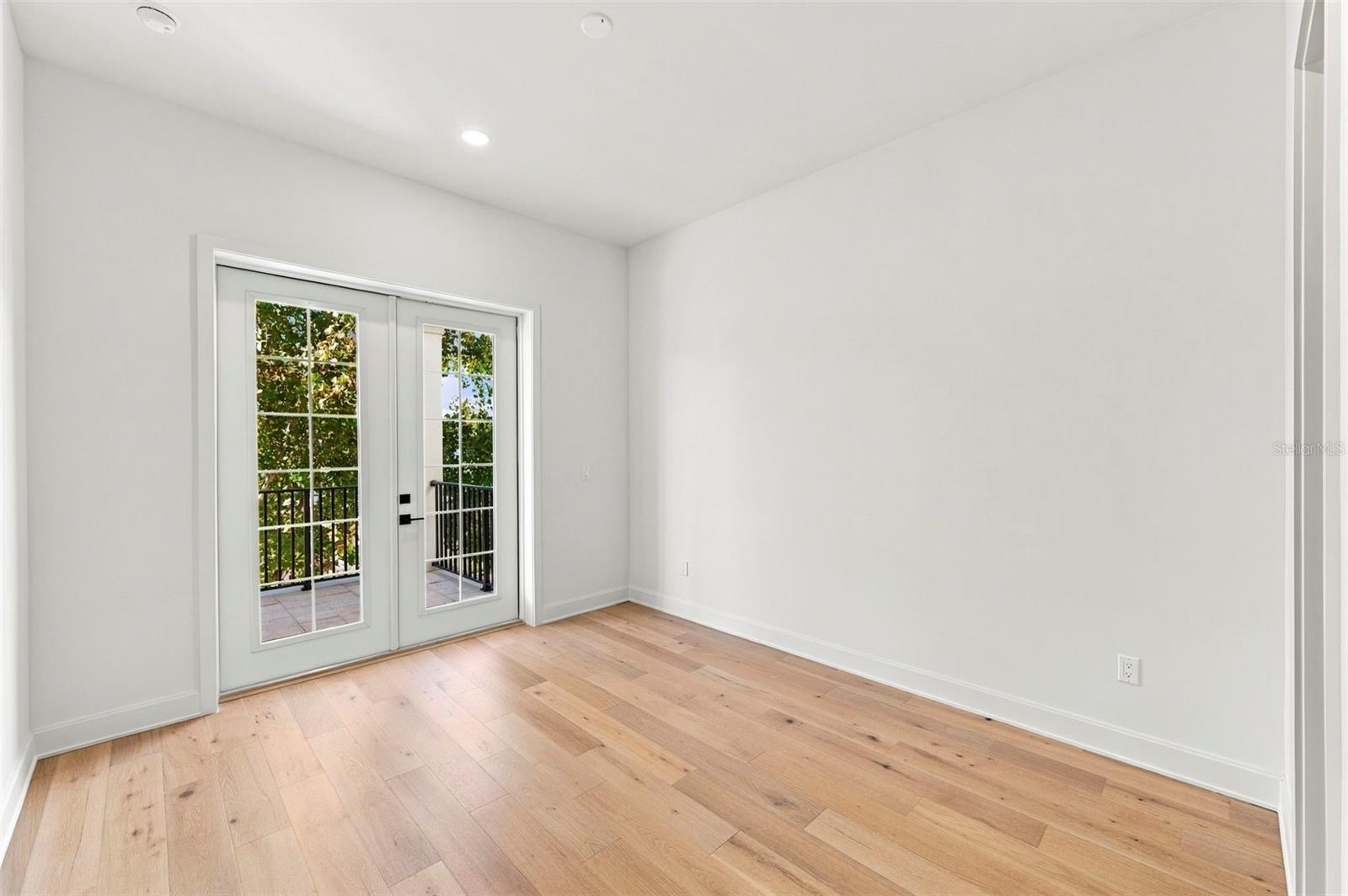 460 GILMAN PL N — photo 37