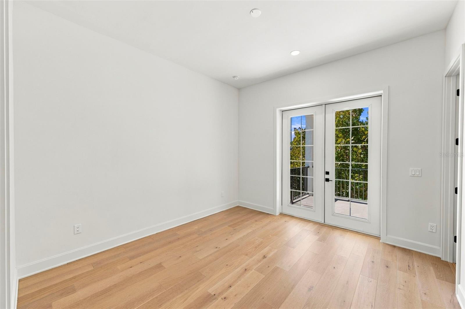 460 GILMAN PL N — photo 31