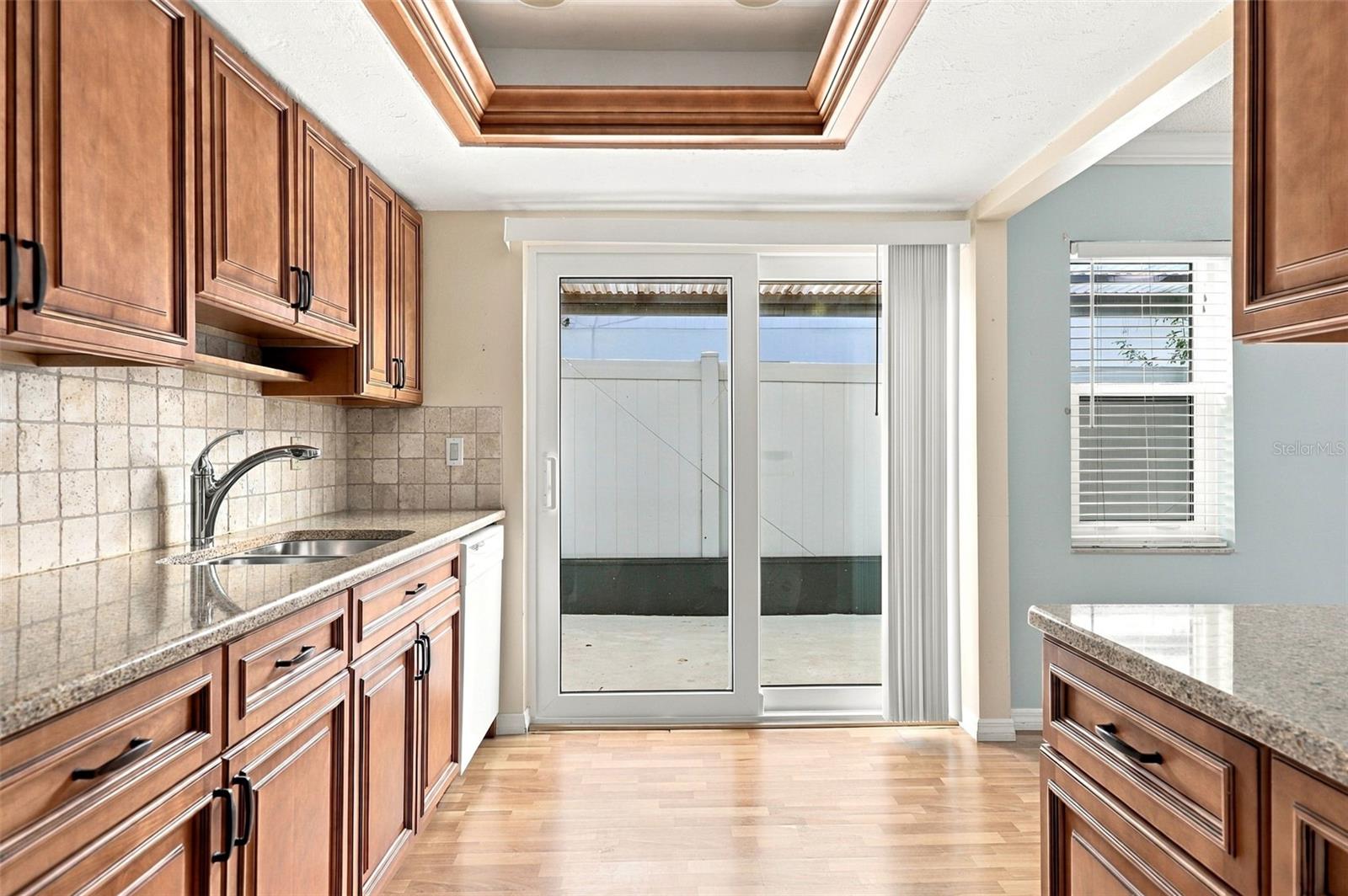 6272 GREEN VIEW CIR #114 — photo 5