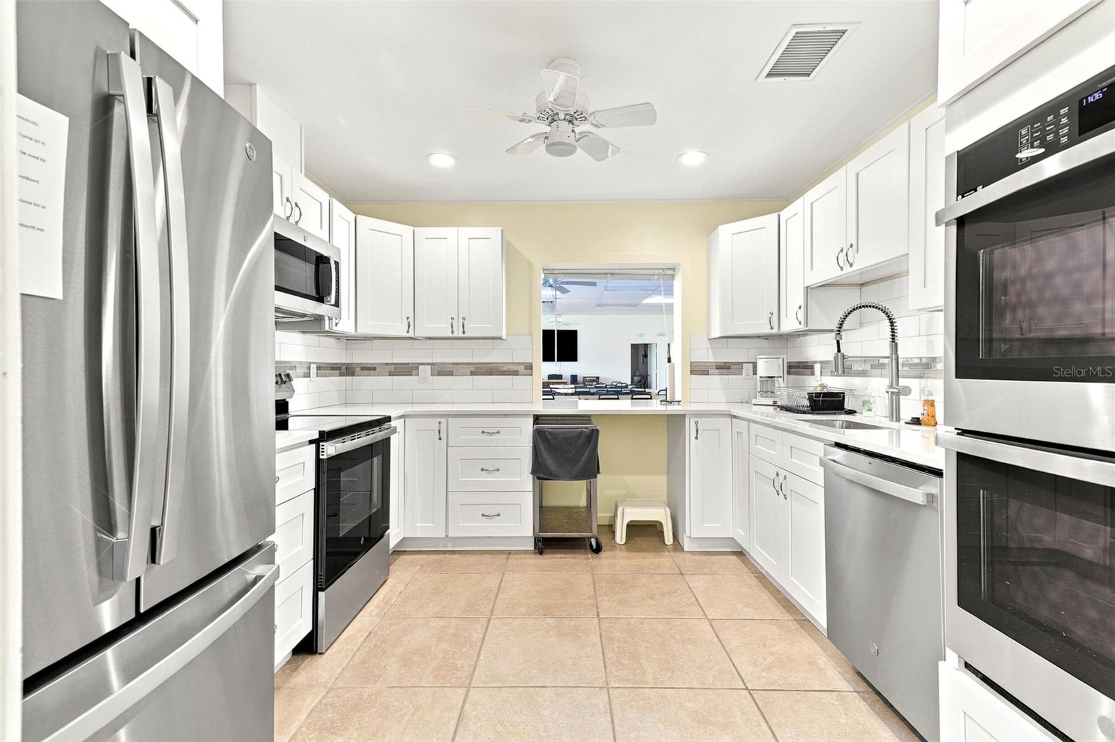 6272 GREEN VIEW CIR #114 — photo 45