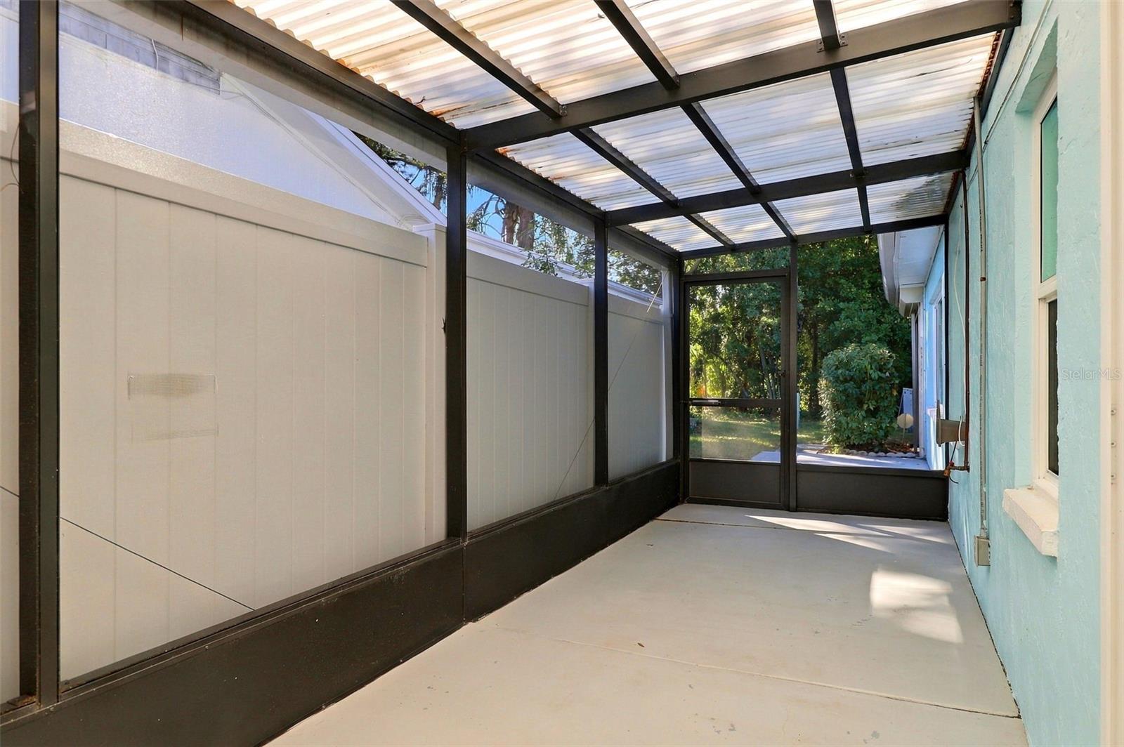 6272 GREEN VIEW CIR #114 — photo 32