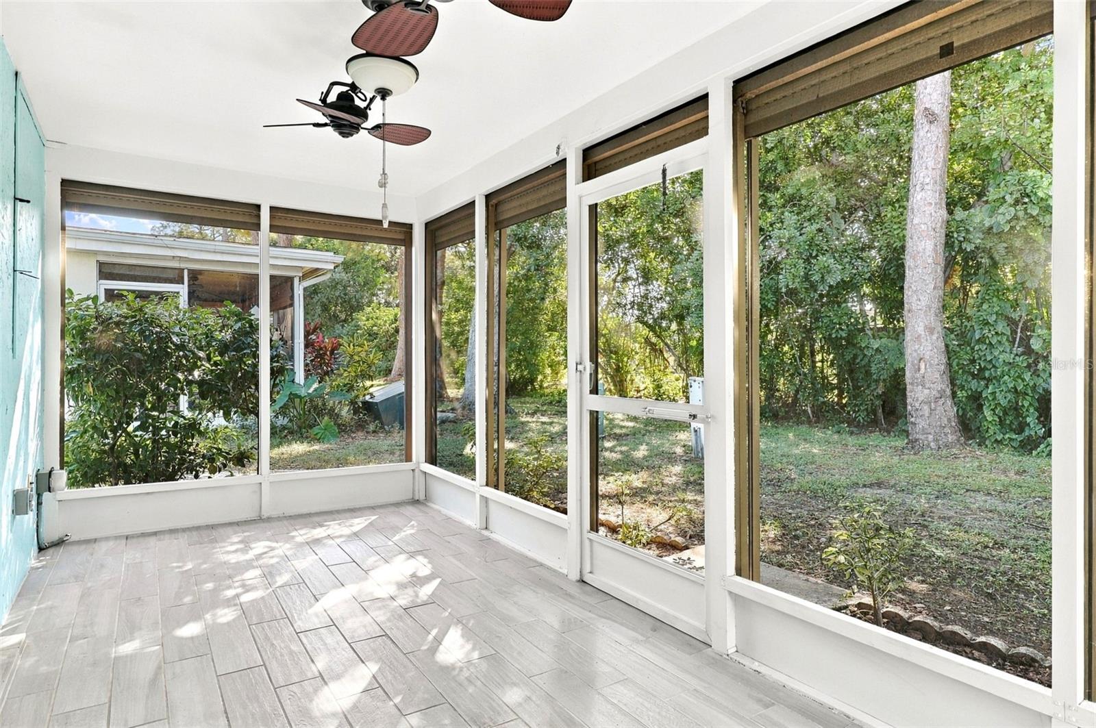 6272 GREEN VIEW CIR #114 — photo 31