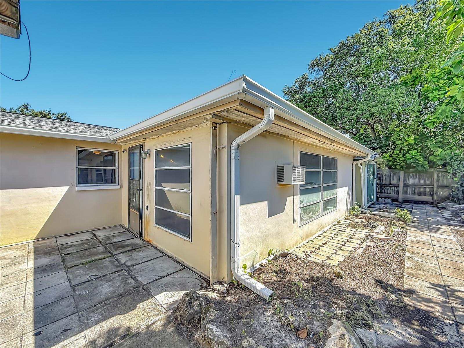 1153 CHANCELLOR DR — photo 54