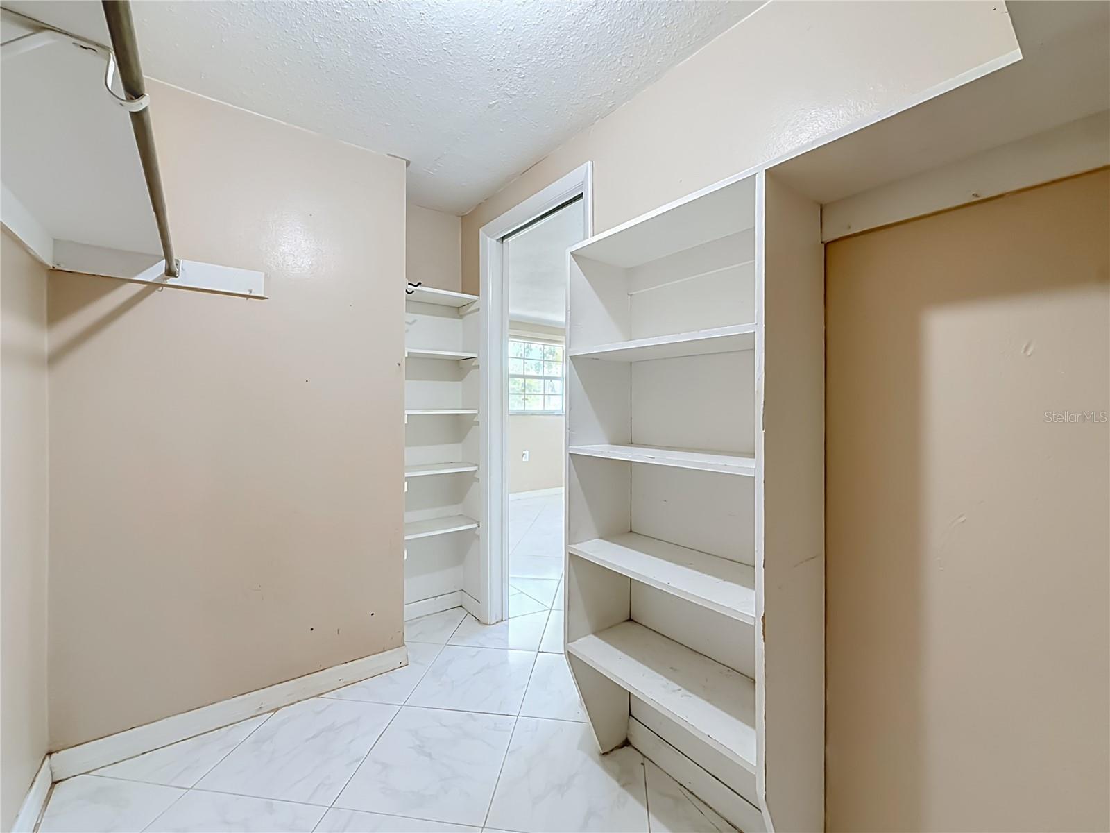 1153 CHANCELLOR DR — photo 32