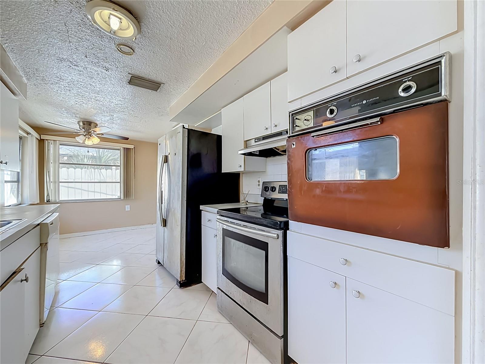 1153 CHANCELLOR DR — photo 9