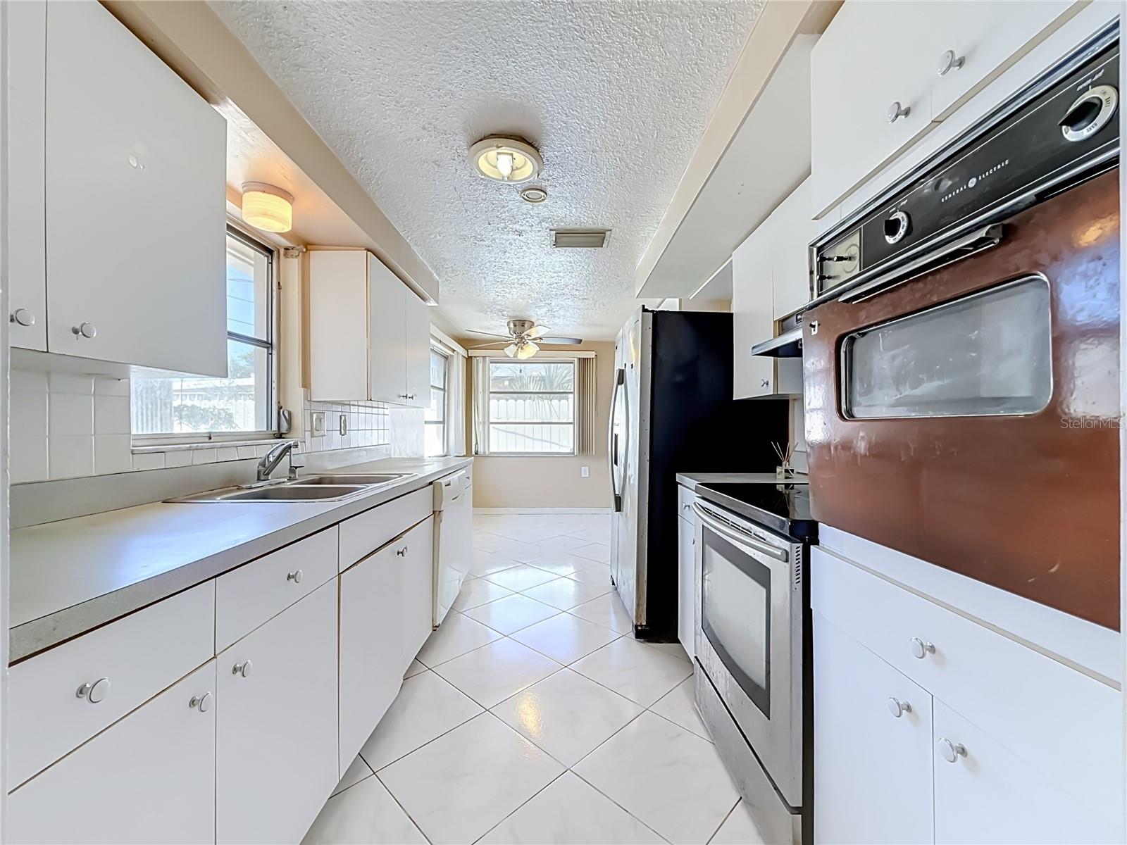 1153 CHANCELLOR DR — photo 10