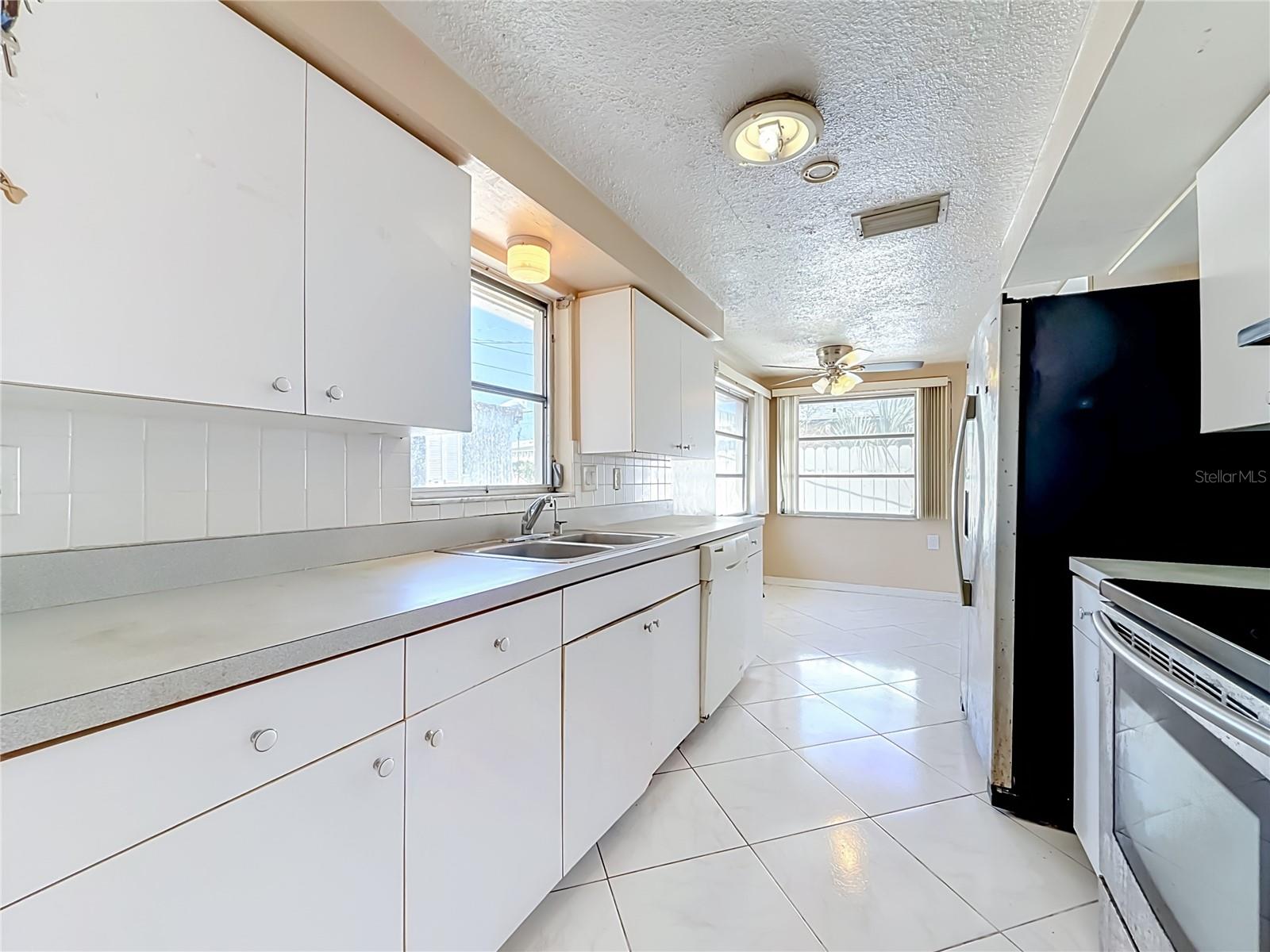 1153 CHANCELLOR DR — photo 8