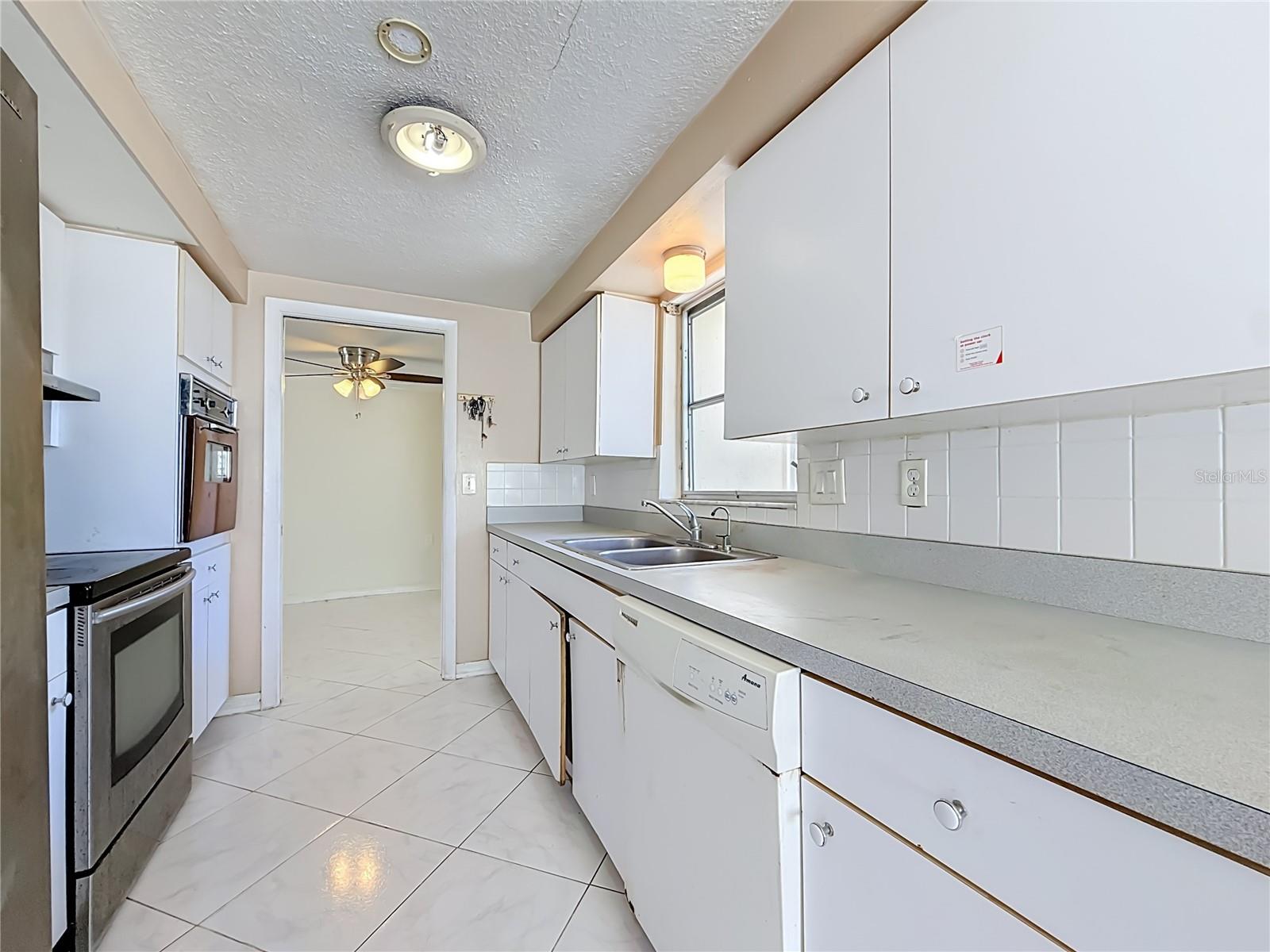 1153 CHANCELLOR DR — photo 13