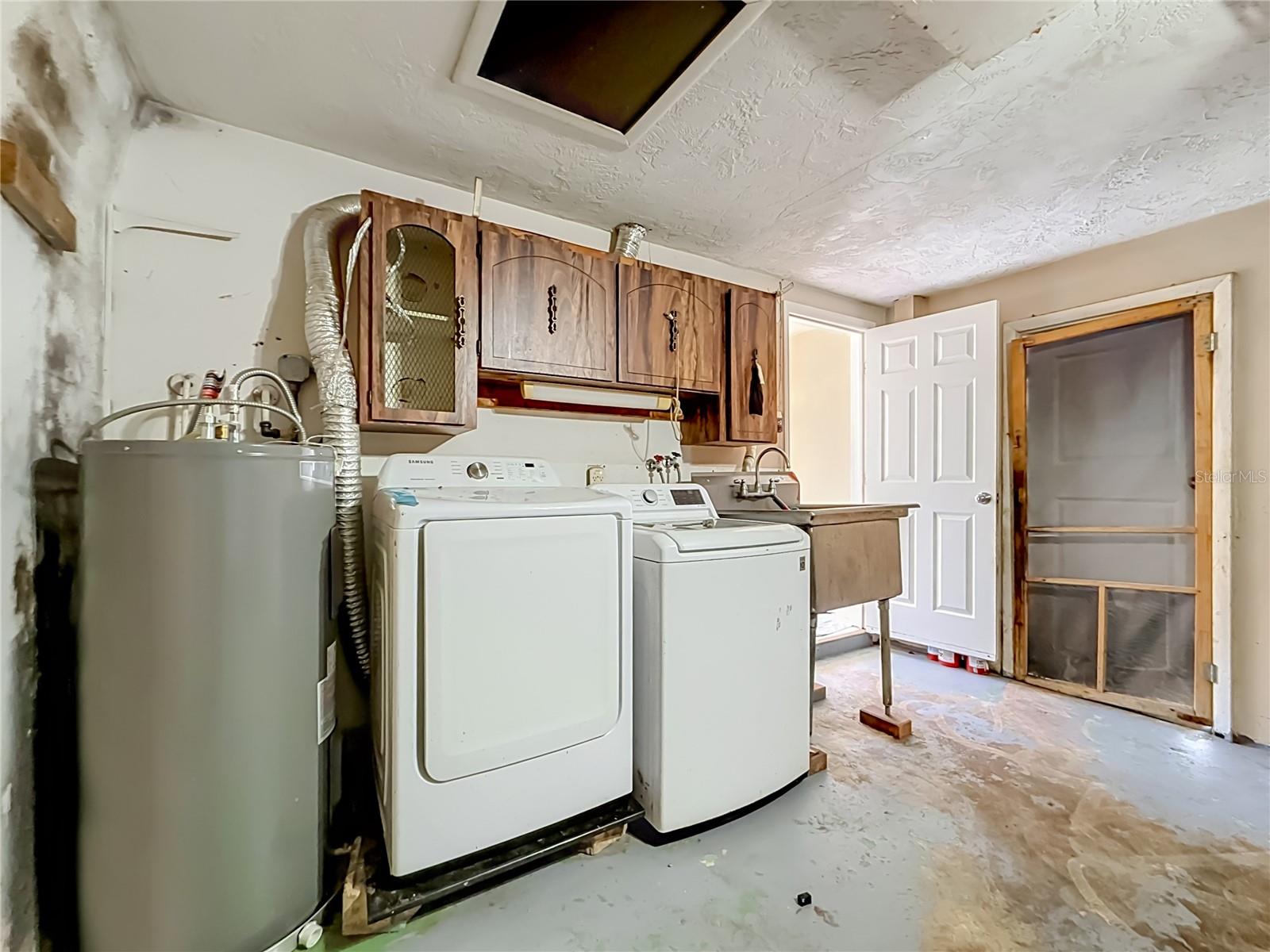 1153 CHANCELLOR DR — photo 44
