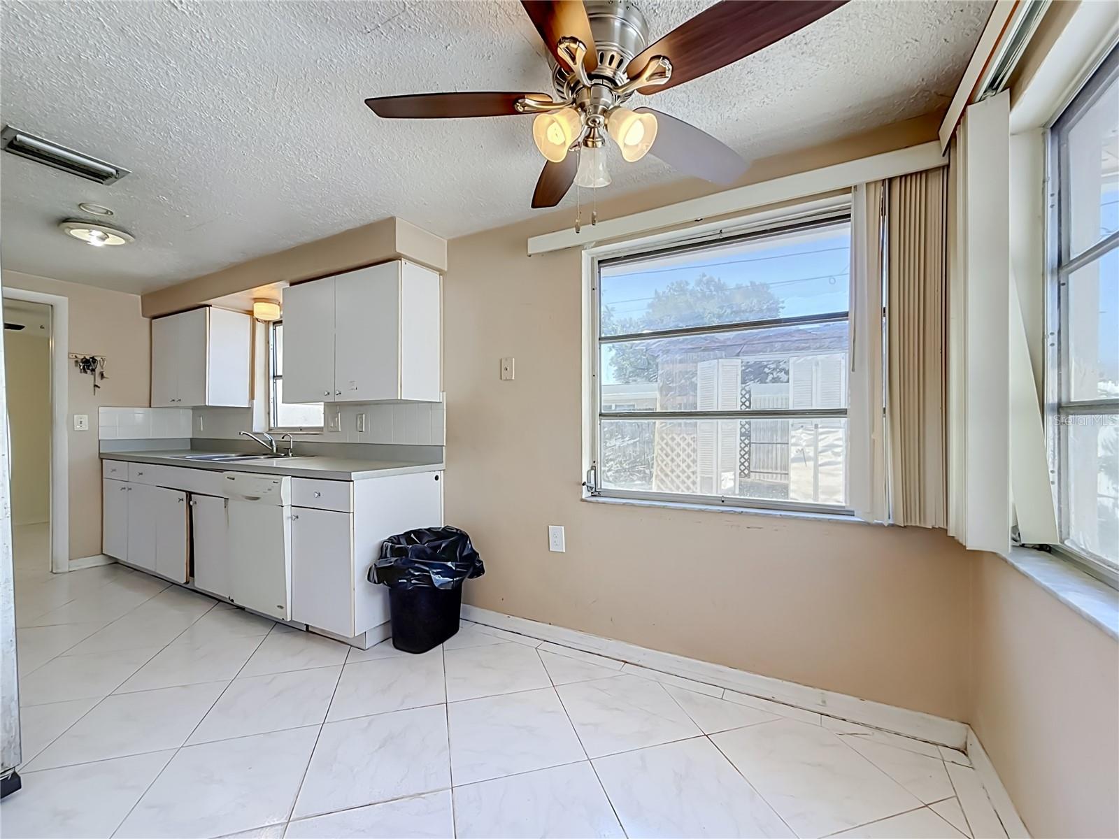 1153 CHANCELLOR DR — photo 12