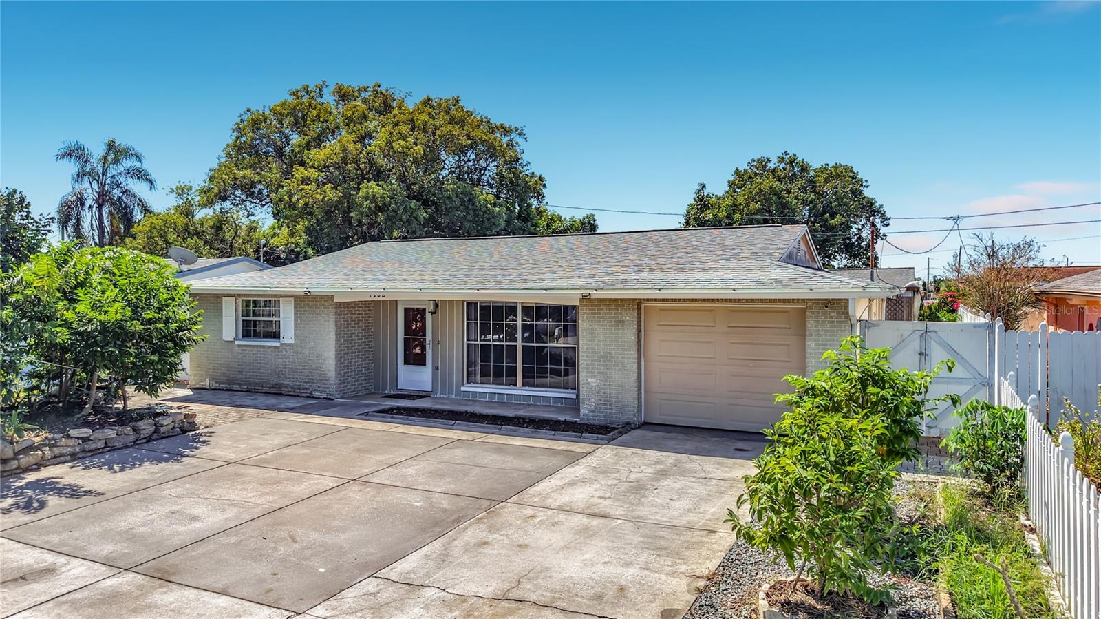 1153 CHANCELLOR DR — photo 3
