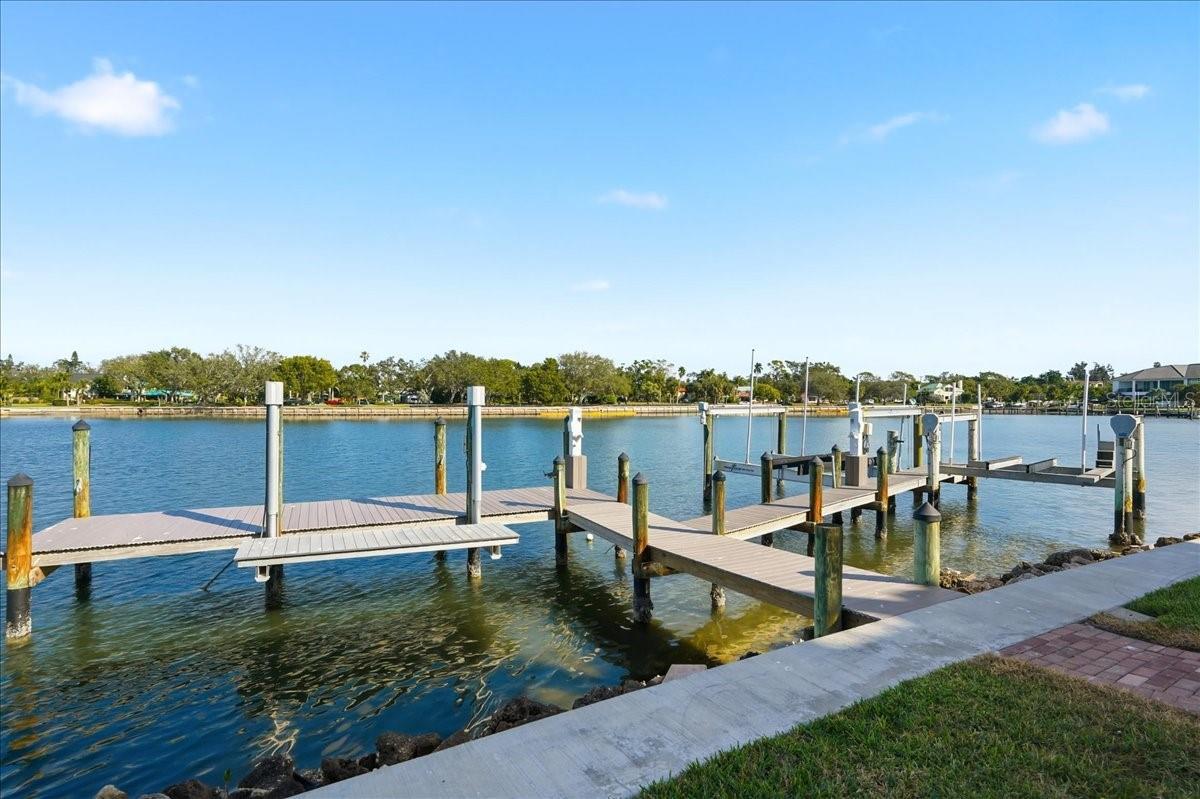 315 S SHORE DR — photo 8