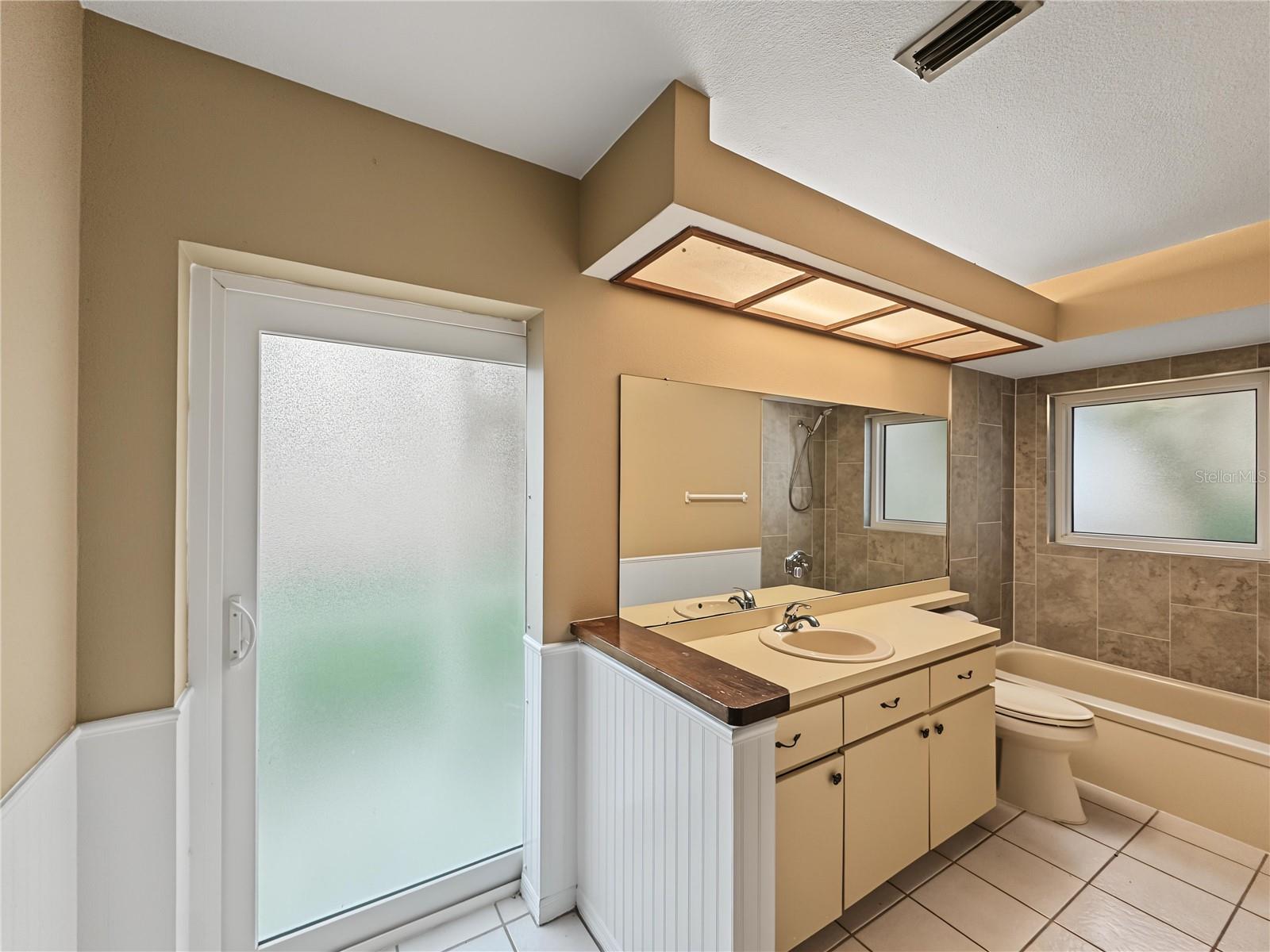2510 BRIMHOLLOW DR — photo 10